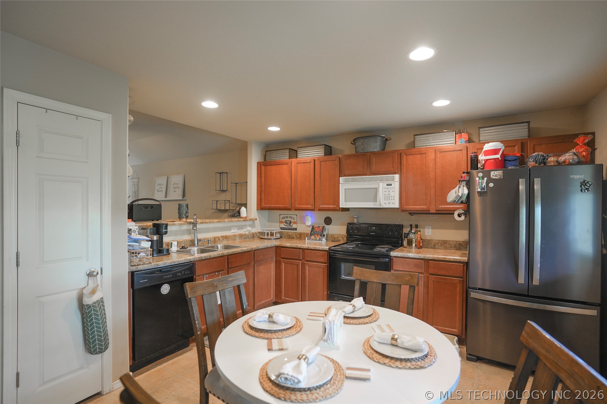 23121 S Bessie Boulevard Property Photo 4