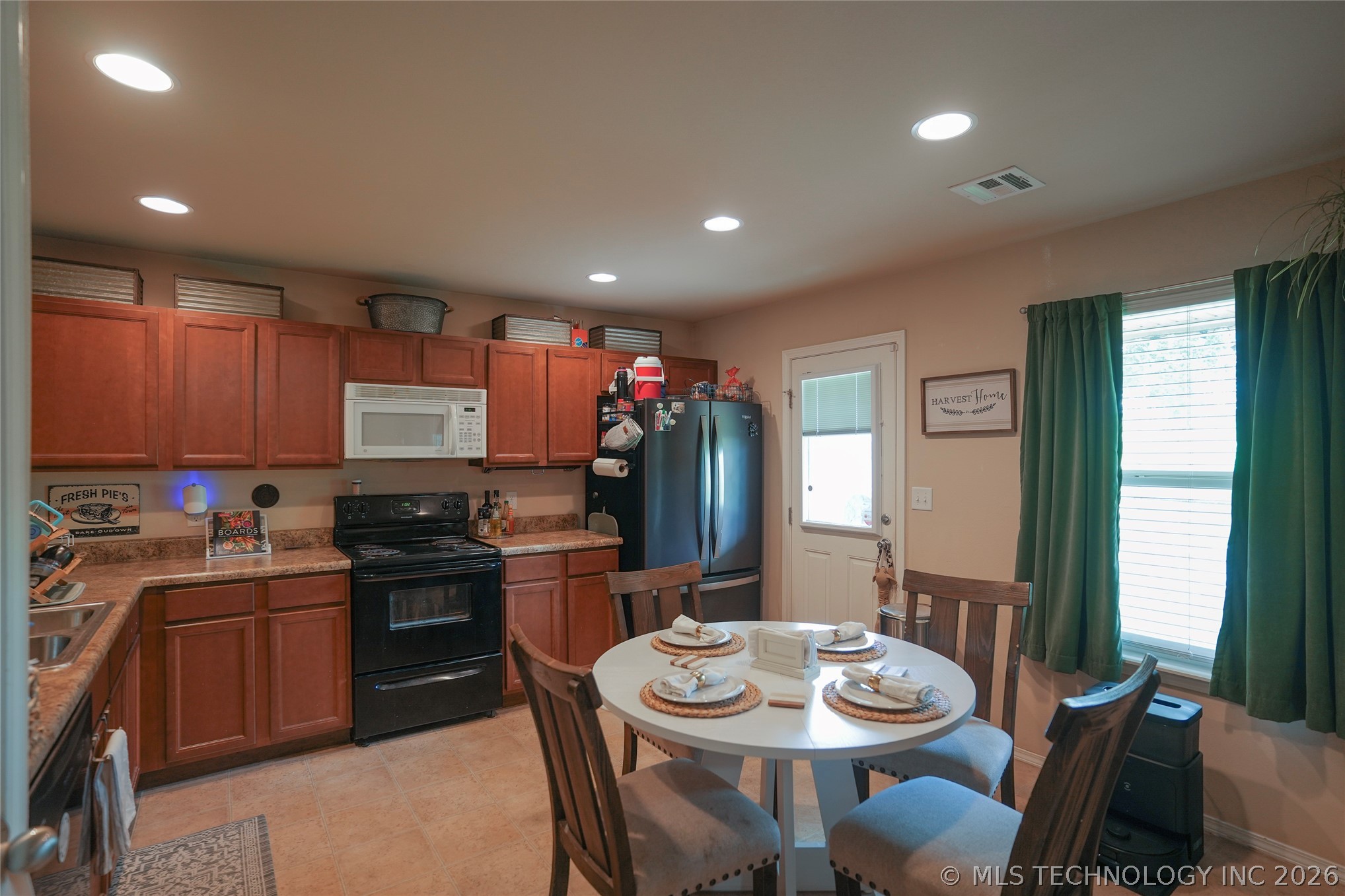 23121 S Bessie Boulevard Property Photo 5