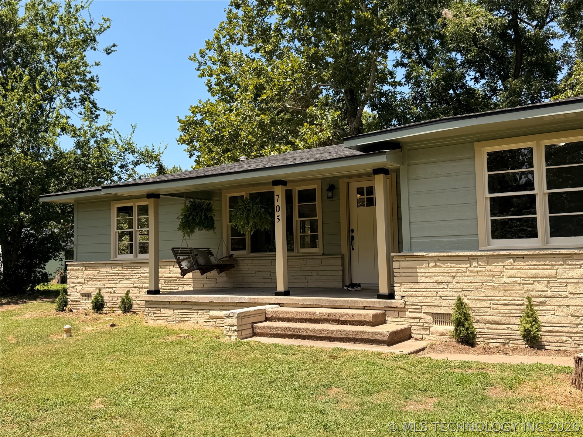 705 W Caddo Property Photo 2