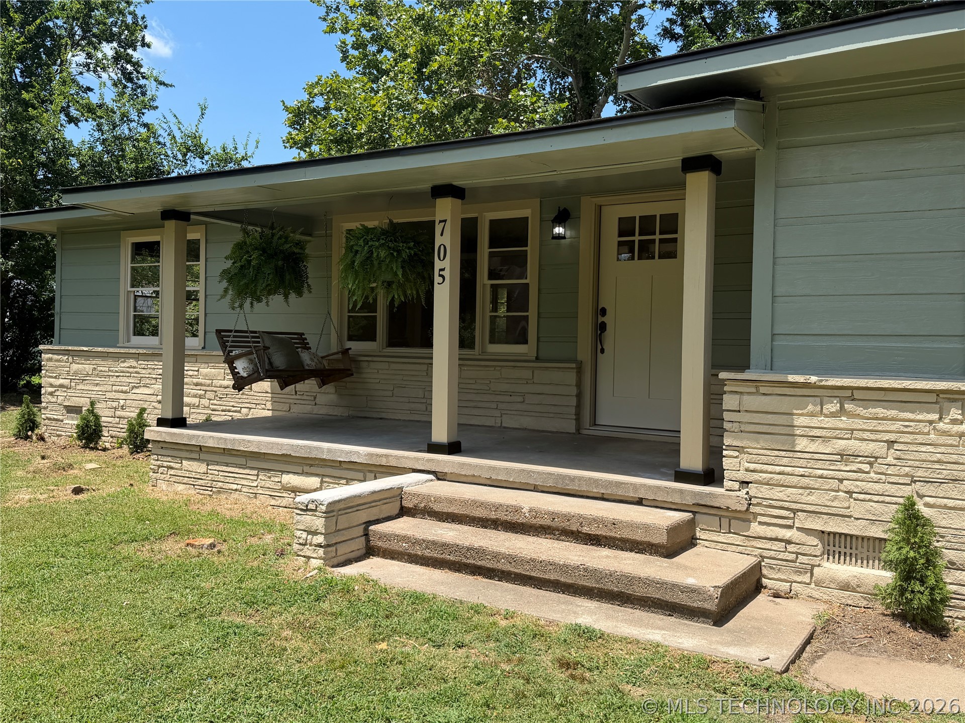 705 W Caddo Property Photo 4