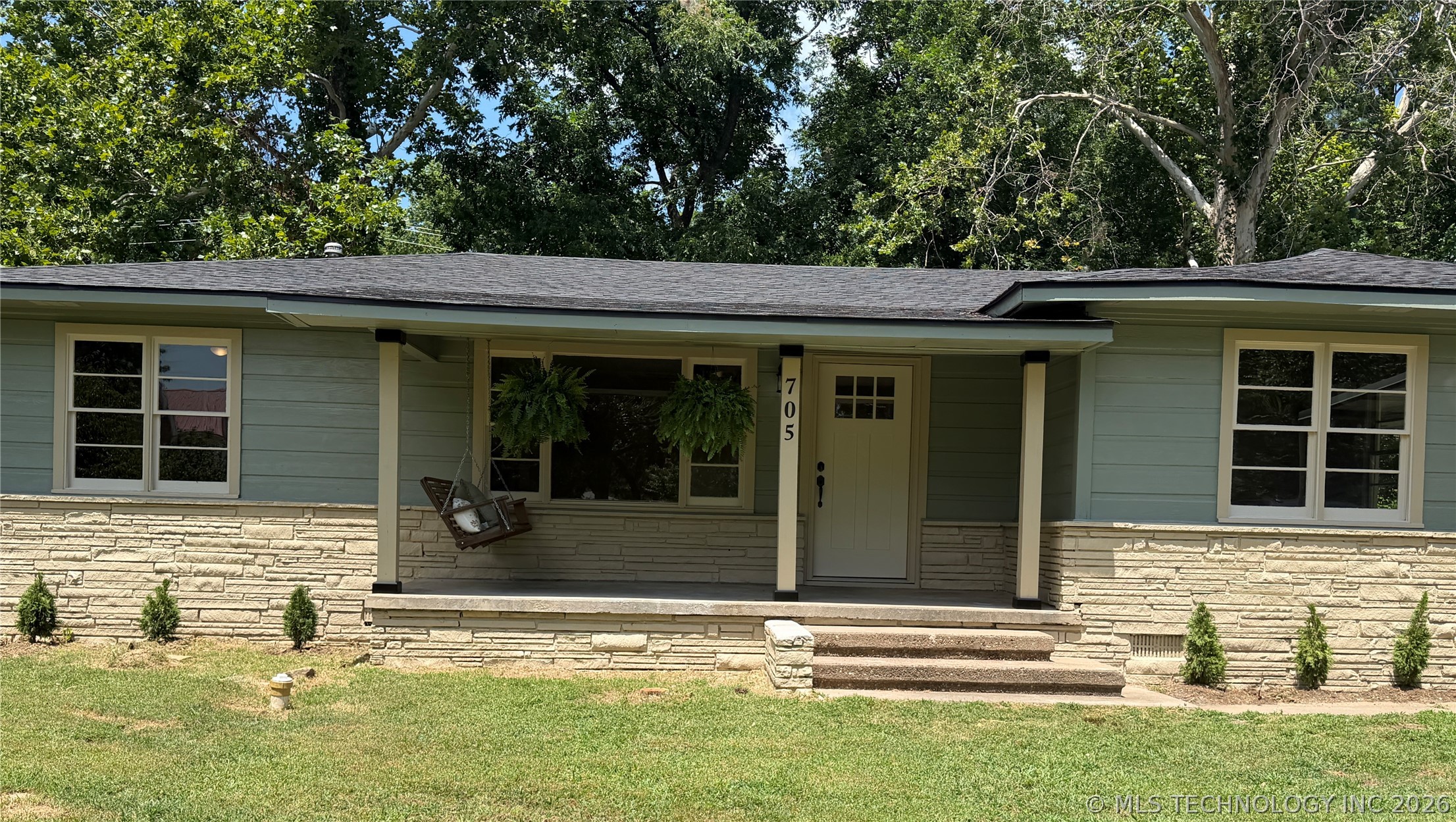 705 W Caddo Property Photo 6