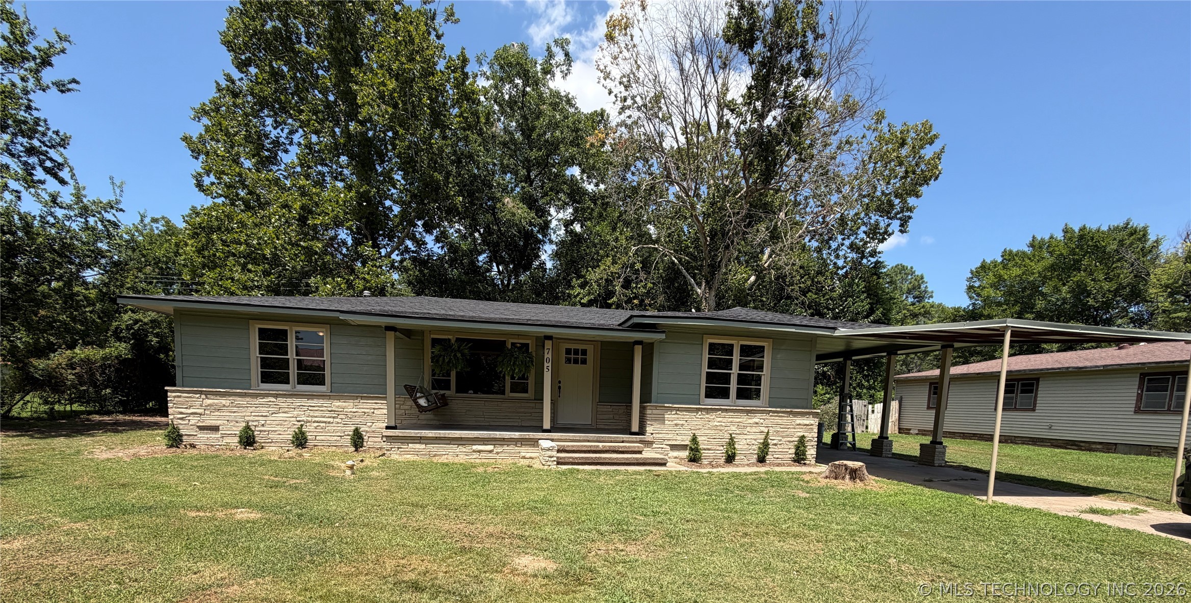 705 W Caddo Property Photo 7
