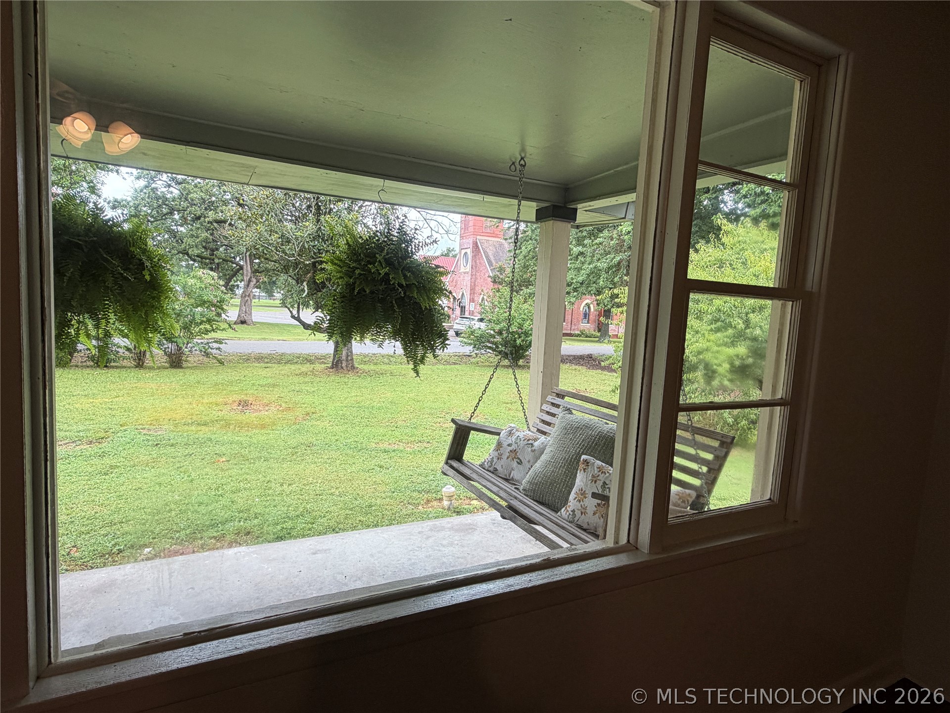 705 W Caddo Property Photo 9