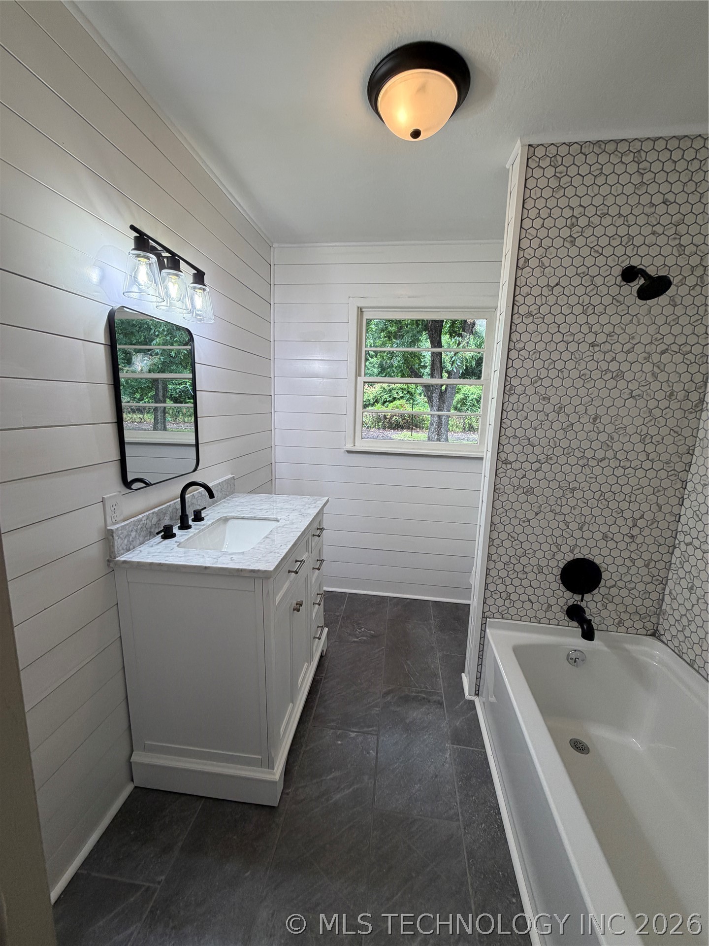 705 W Caddo Property Photo 11