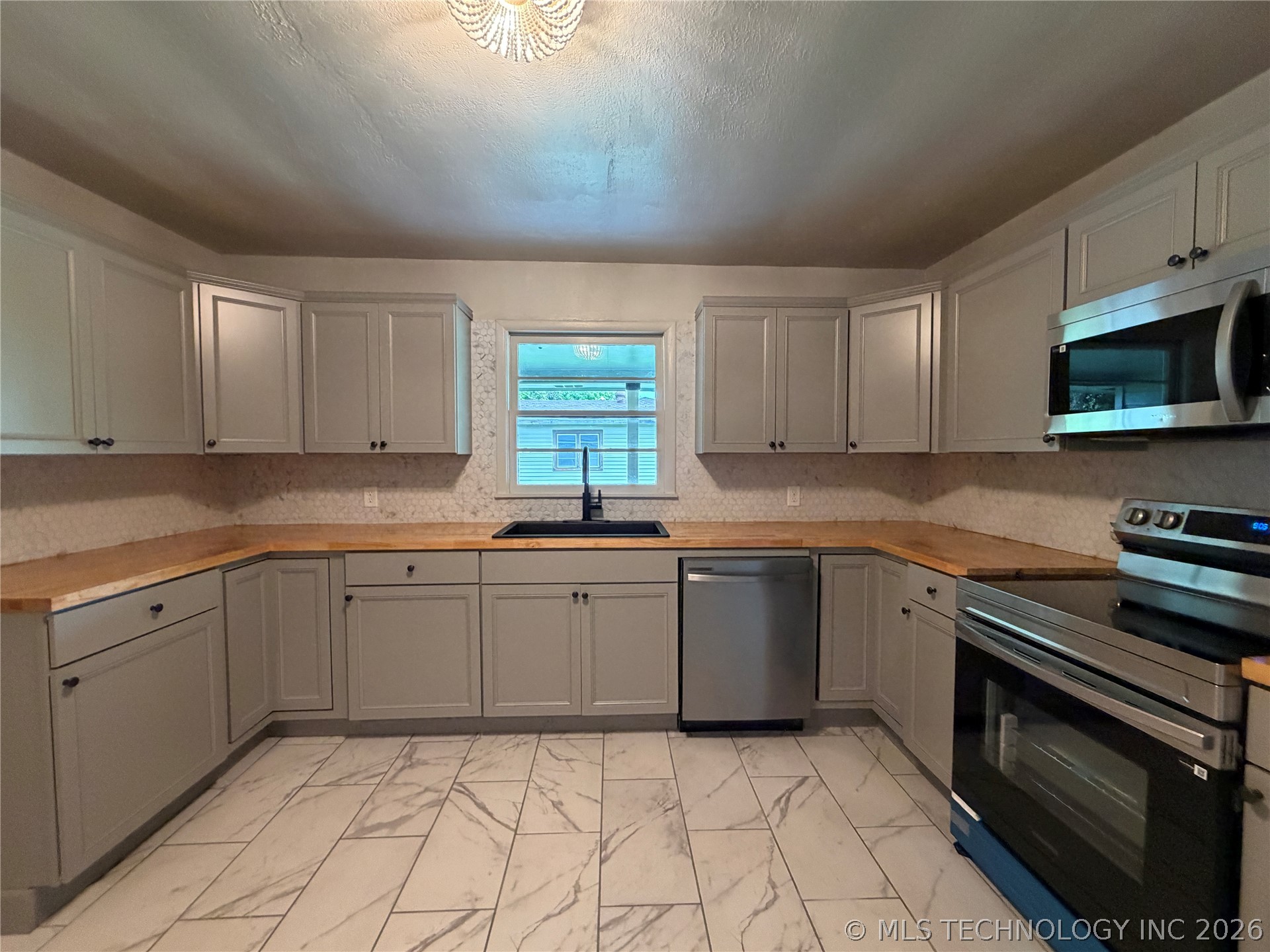 705 W Caddo Property Photo 14