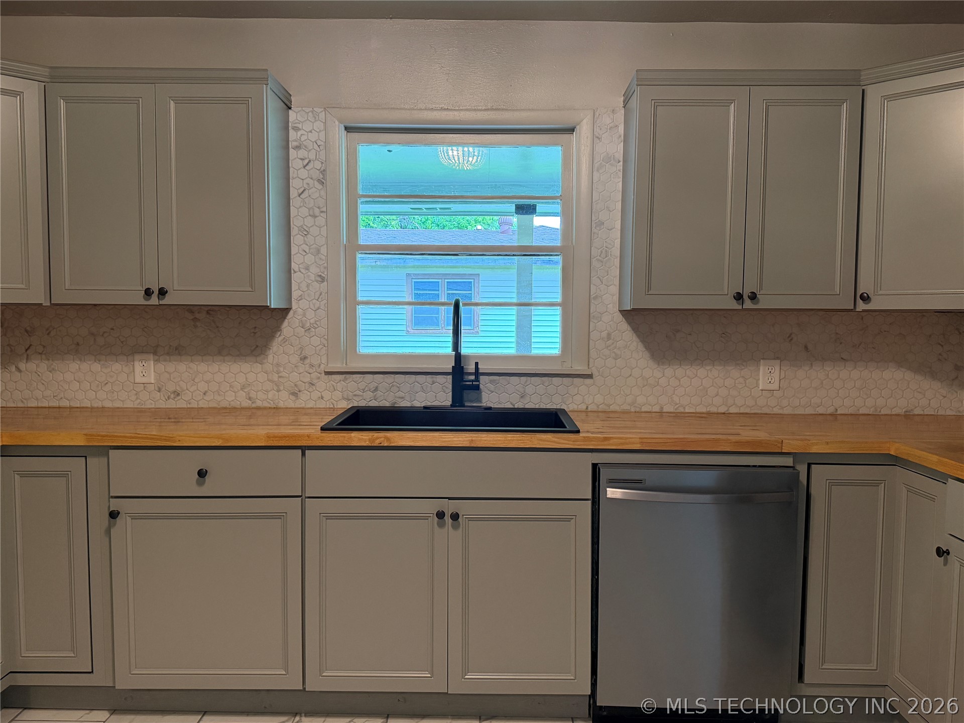 705 W Caddo Property Photo 15