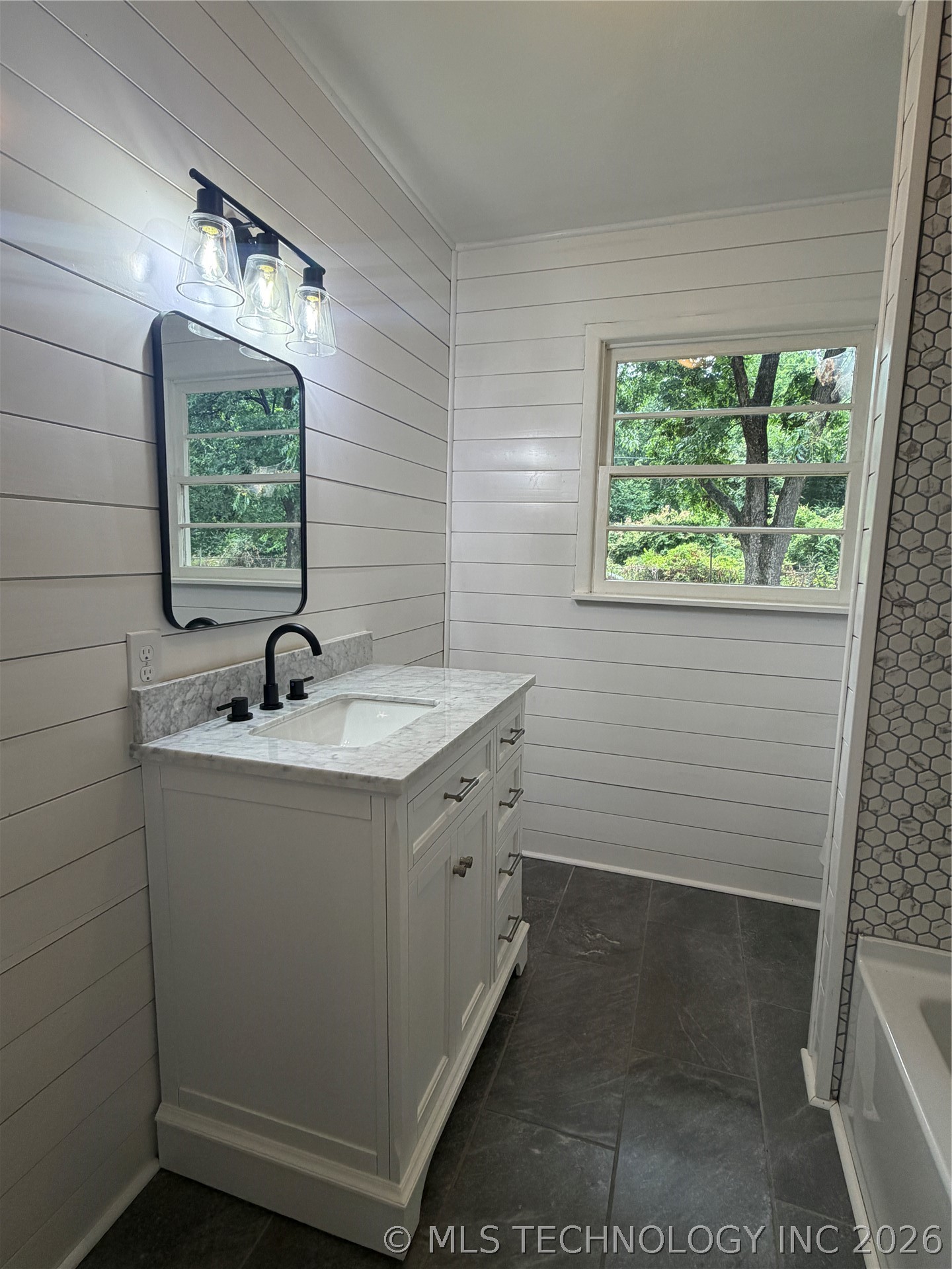 705 W Caddo Property Photo 23