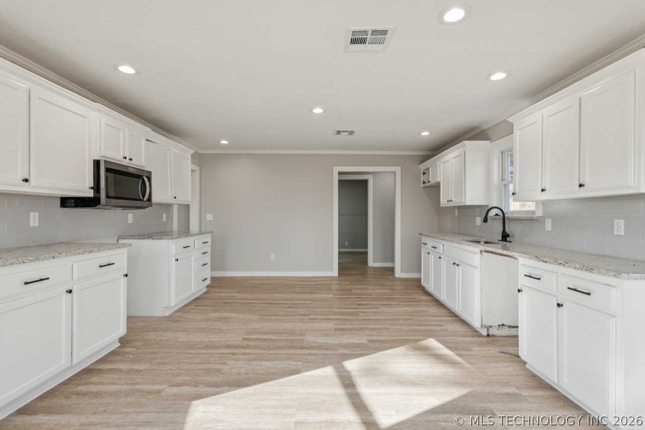 1228 S 76th East Avenue Property Photo 3