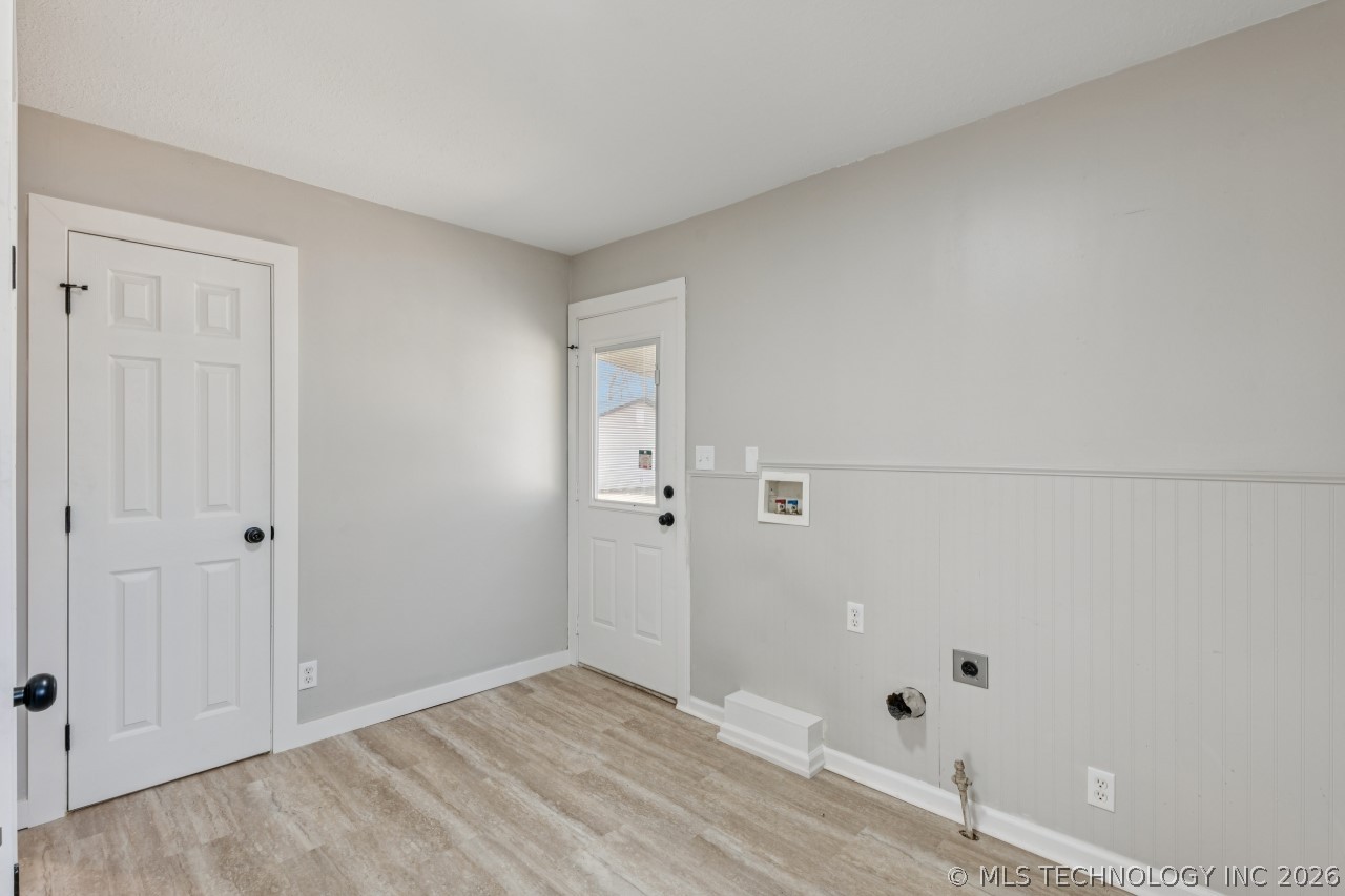 1228 S 76th East Avenue Property Photo 8
