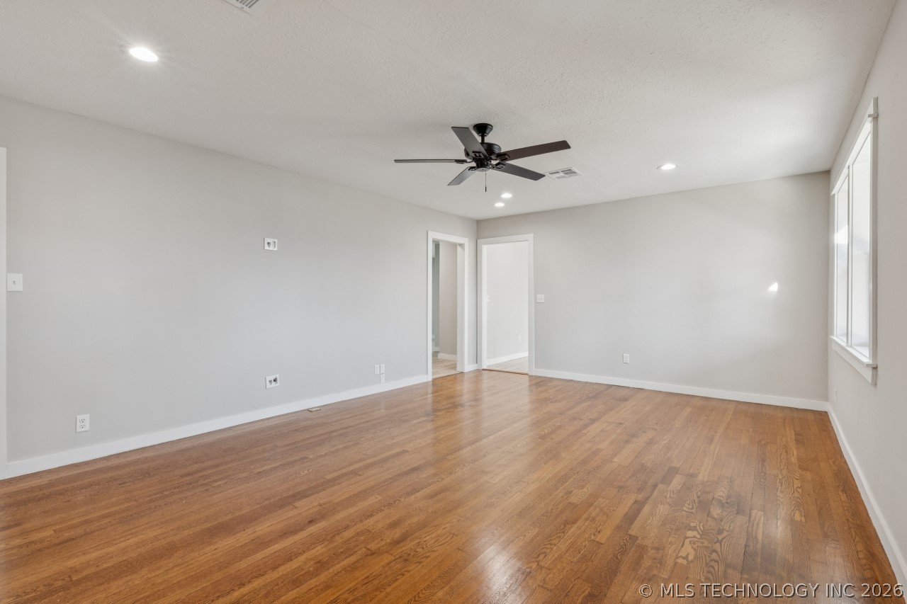 1228 S 76th East Avenue Property Photo 22
