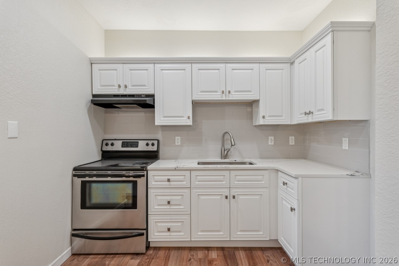 1228 S 76th East Avenue Property Photo 24