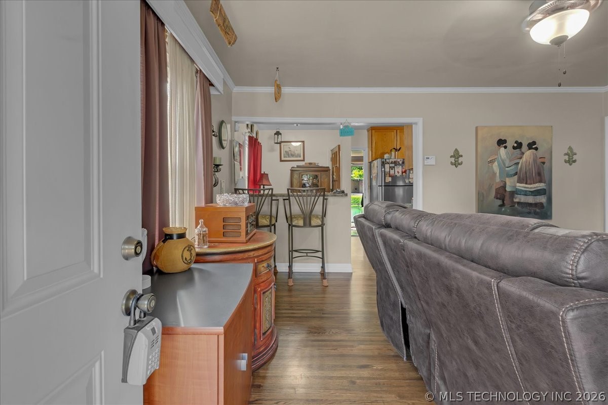 2131 S Oswego Avenue Property Photo 6