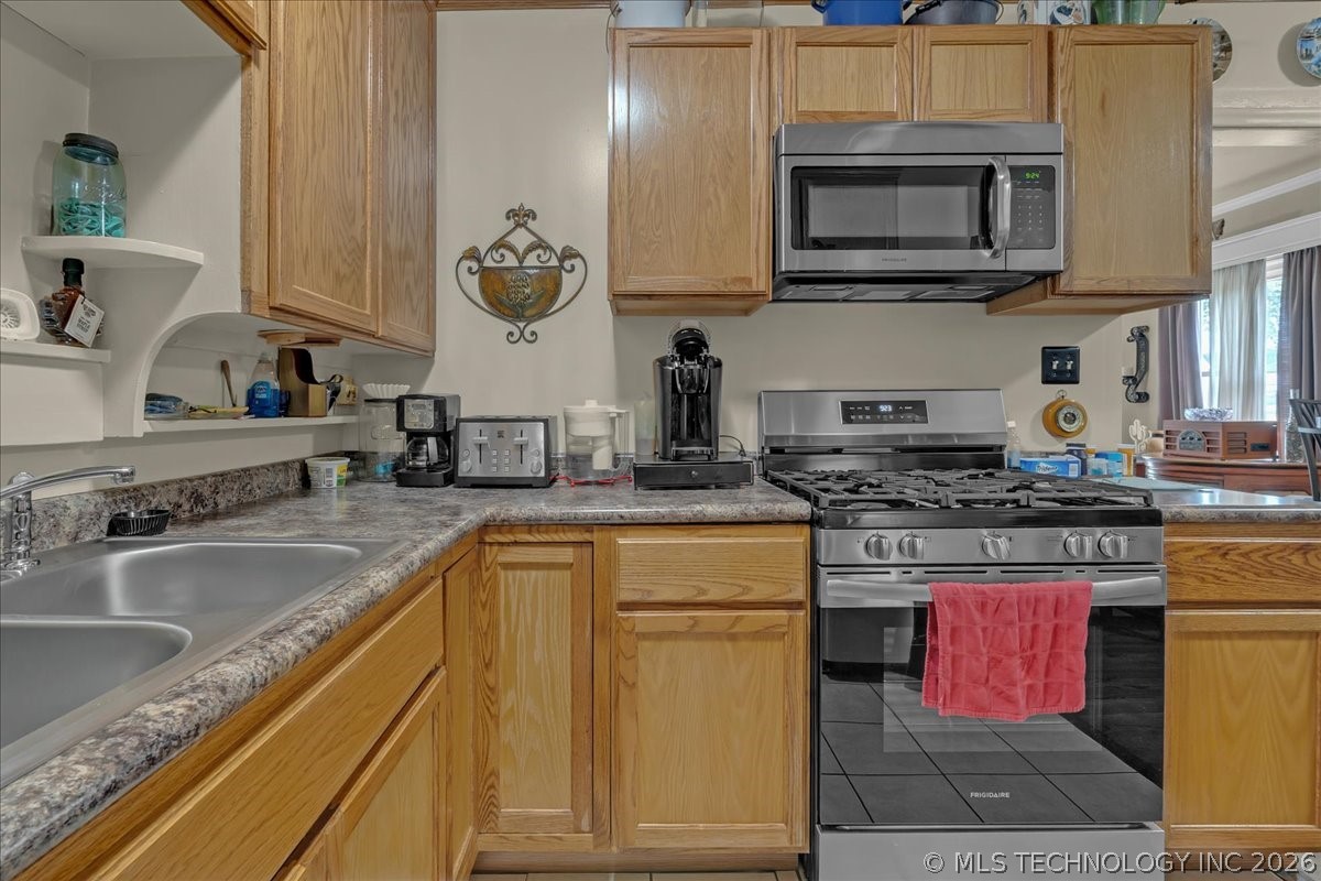 2131 S Oswego Avenue Property Photo 15