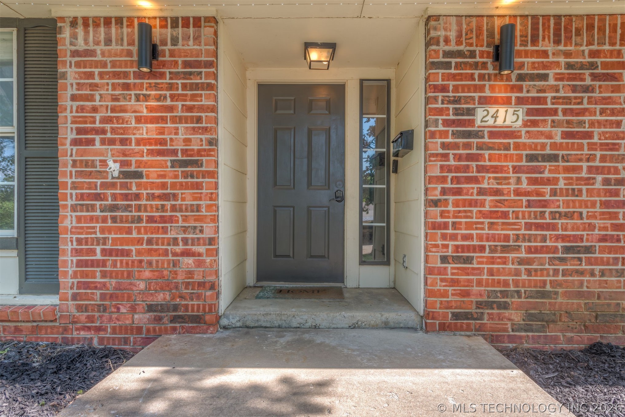 2415 W 43rd Street Property Photo 5