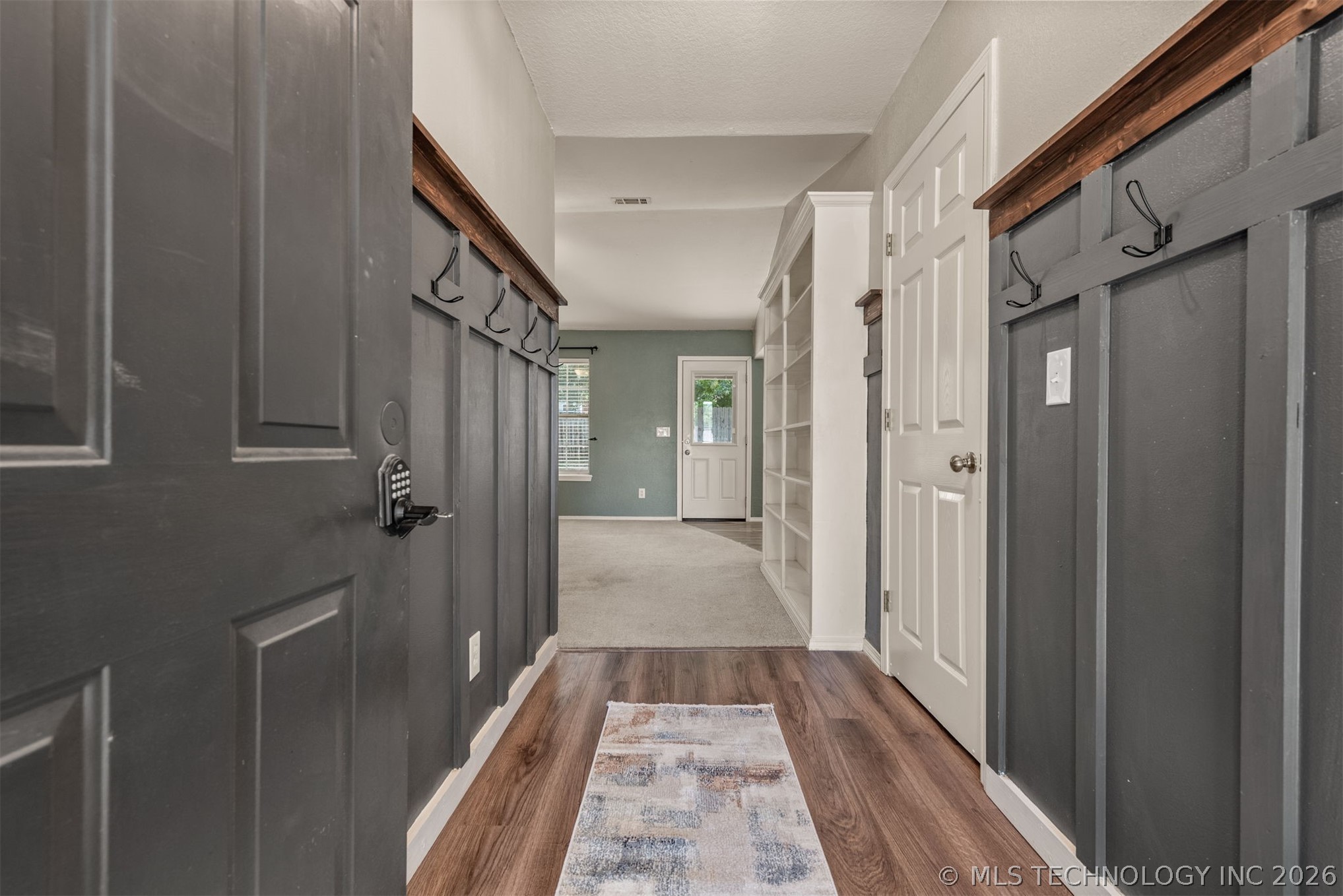 2415 W 43rd Street Property Photo 6