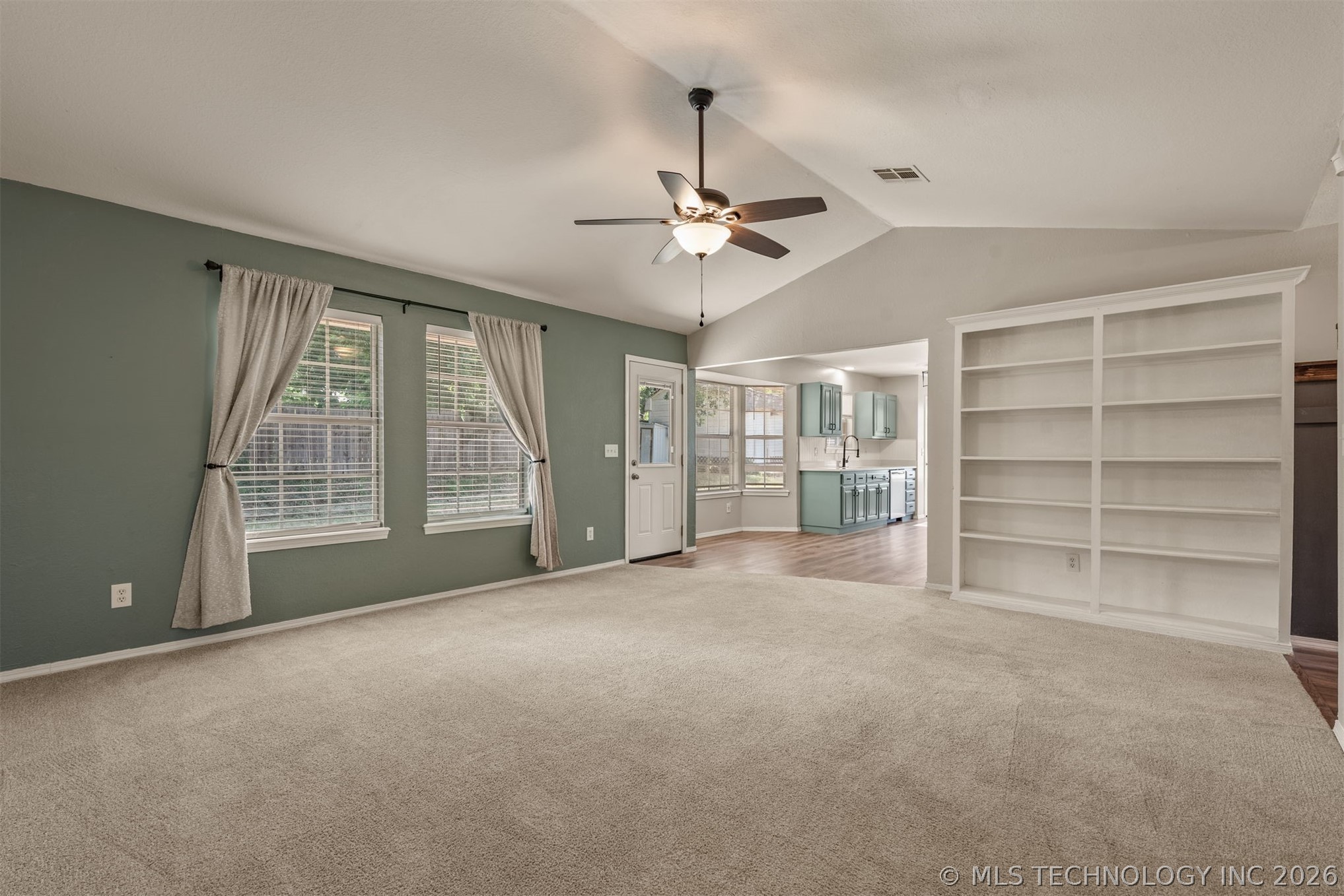2415 W 43rd Street Property Photo 9