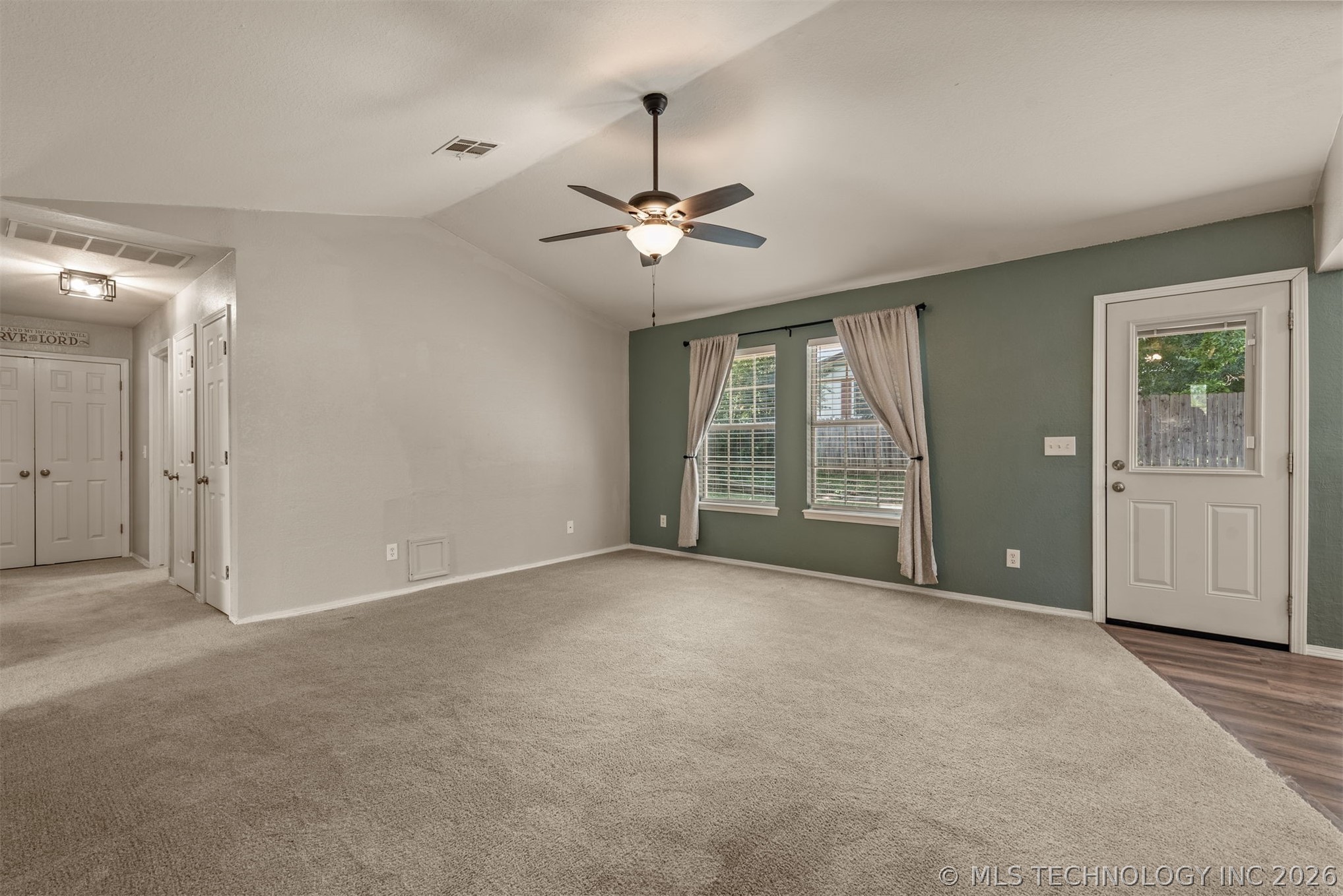 2415 W 43rd Street Property Photo 10
