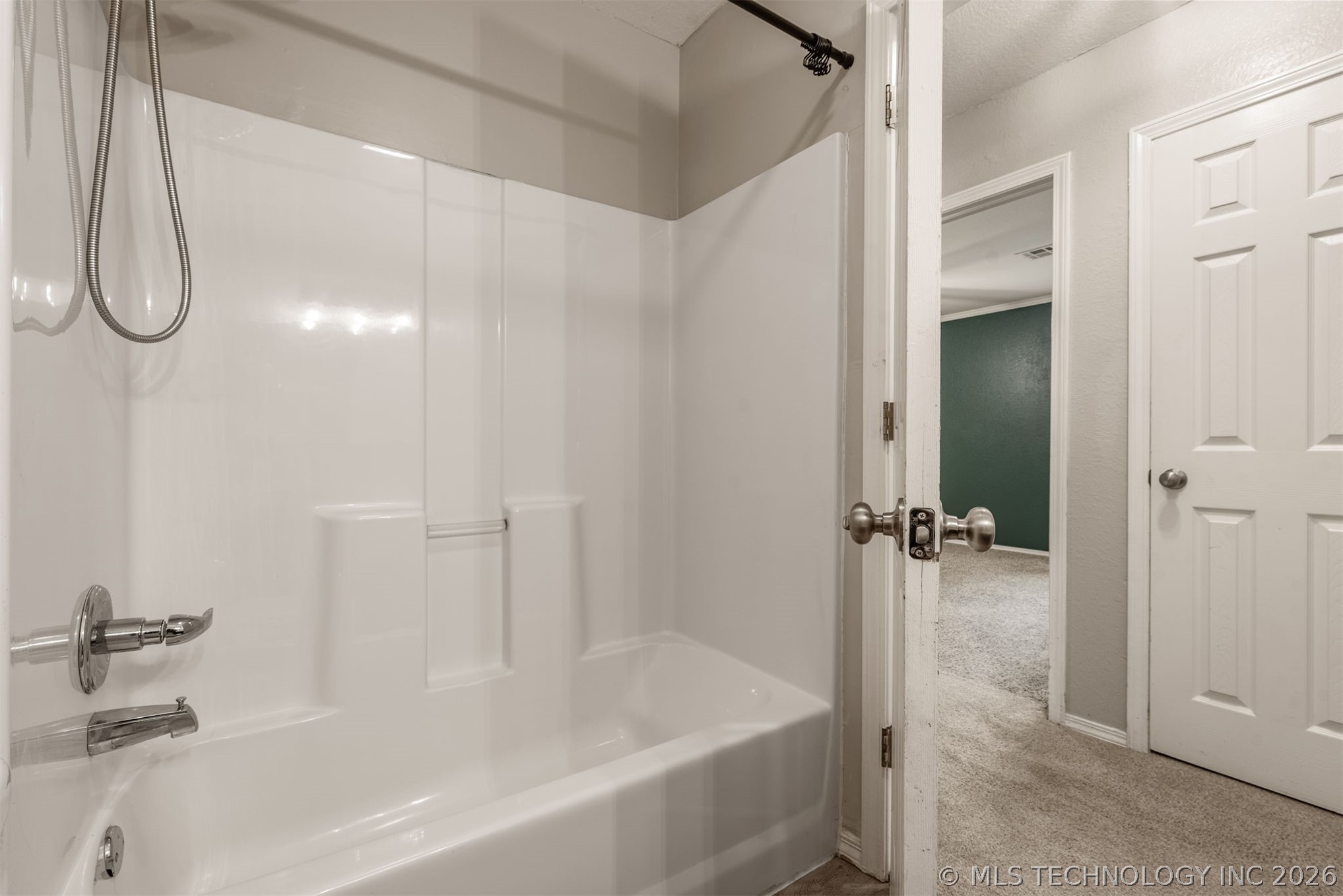 2415 W 43rd Street Property Photo 23