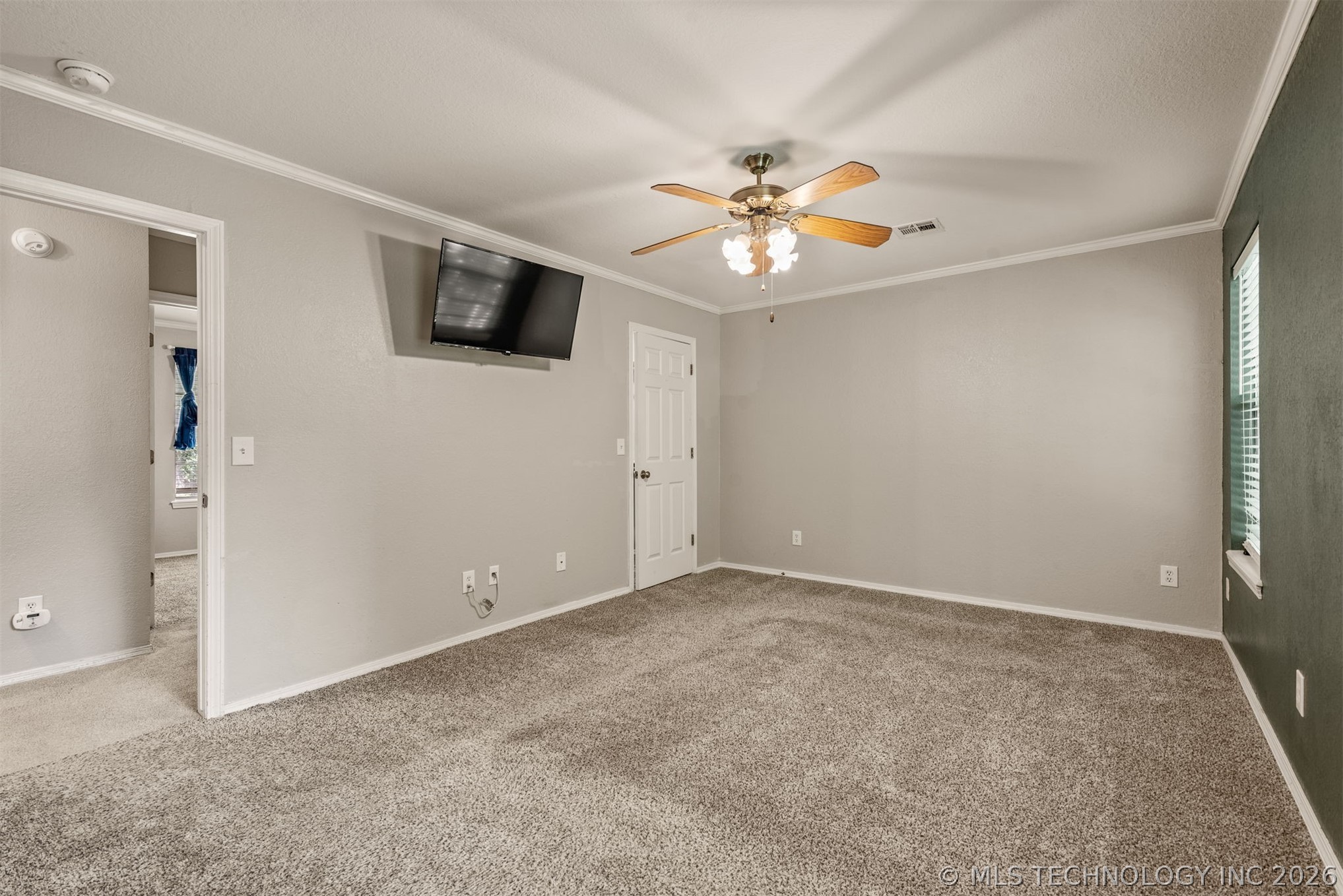 2415 W 43rd Street Property Photo 28