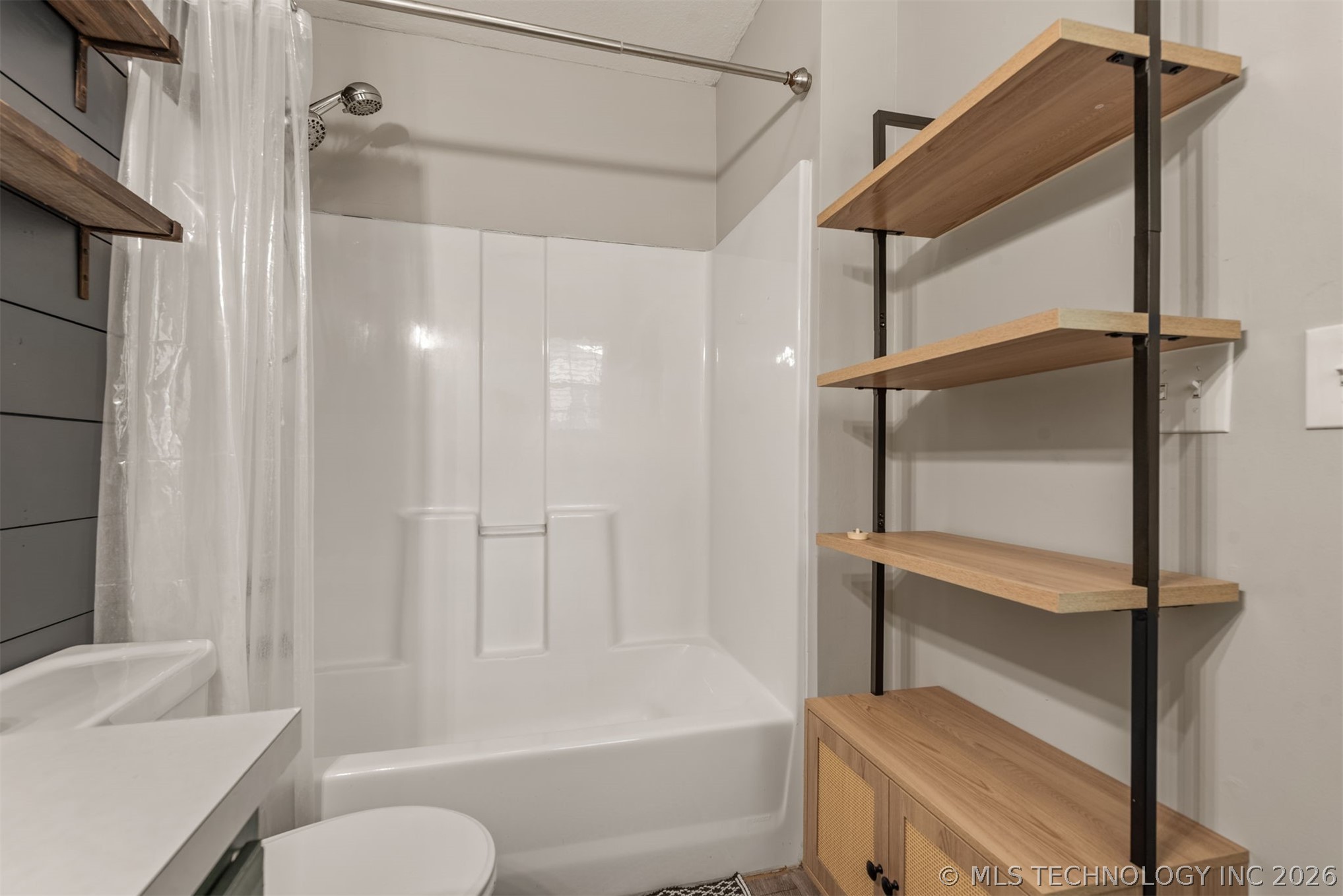 2415 W 43rd Street Property Photo 33