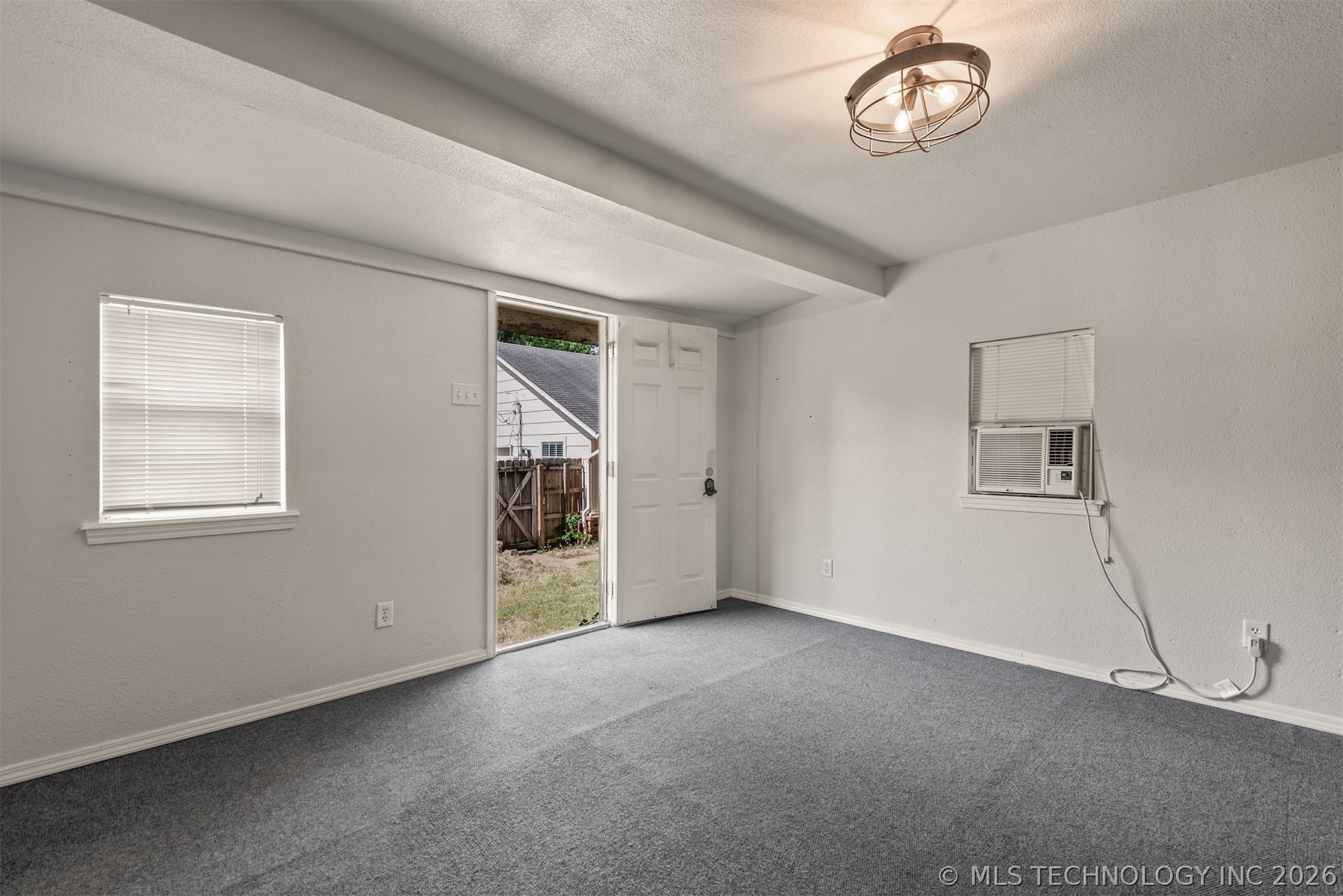 2415 W 43rd Street Property Photo 39