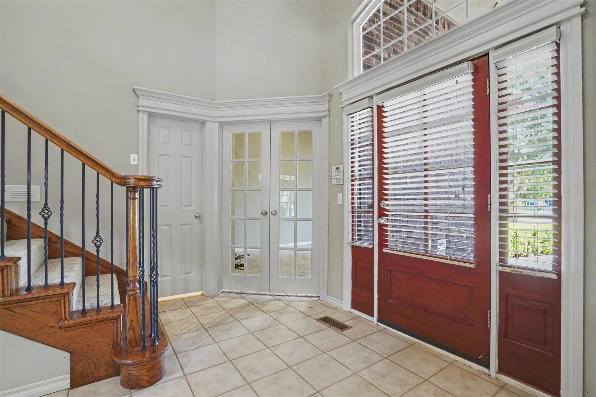 4212 N Oak Avenue Property Photo 2