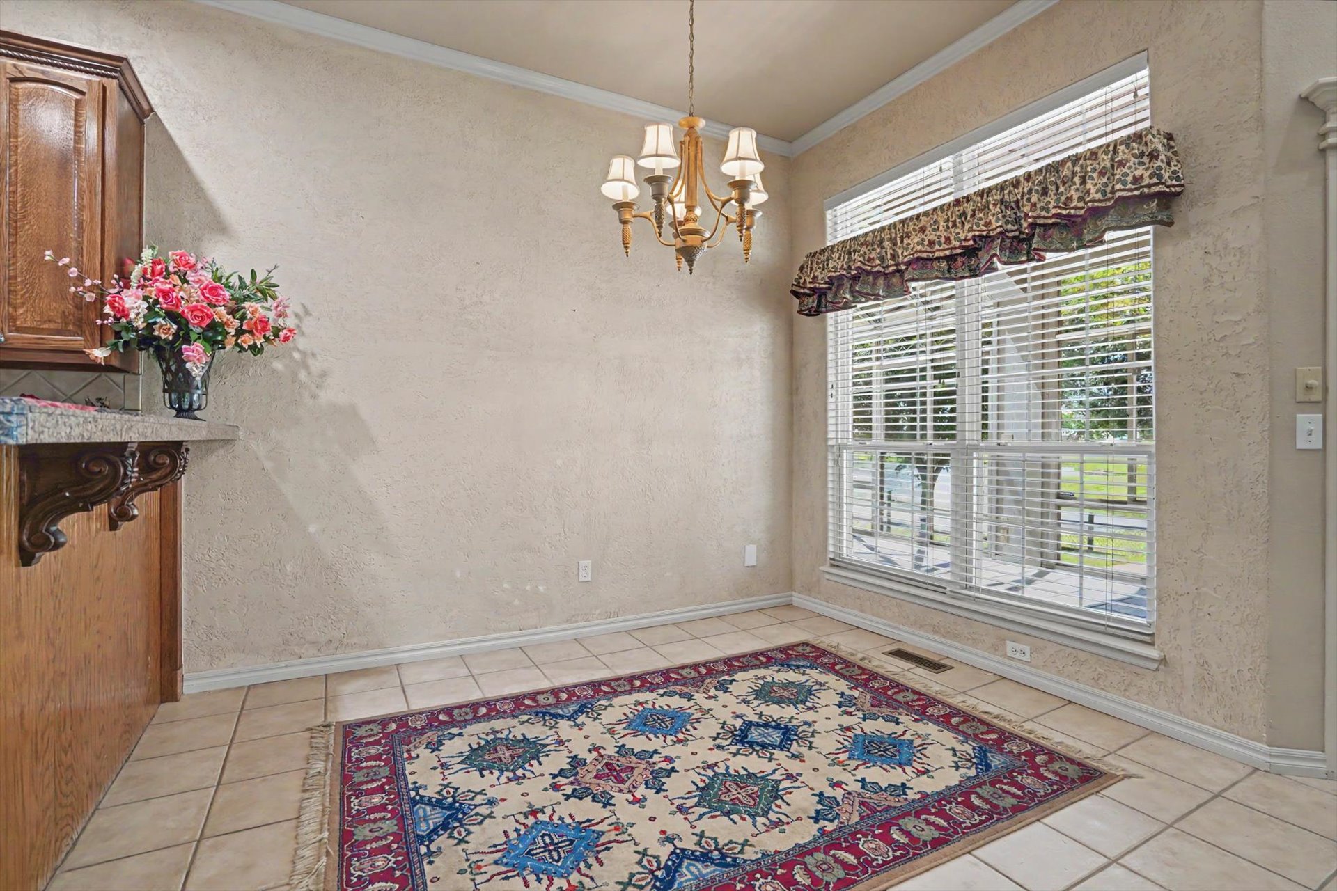 4212 N Oak Avenue Property Photo 8