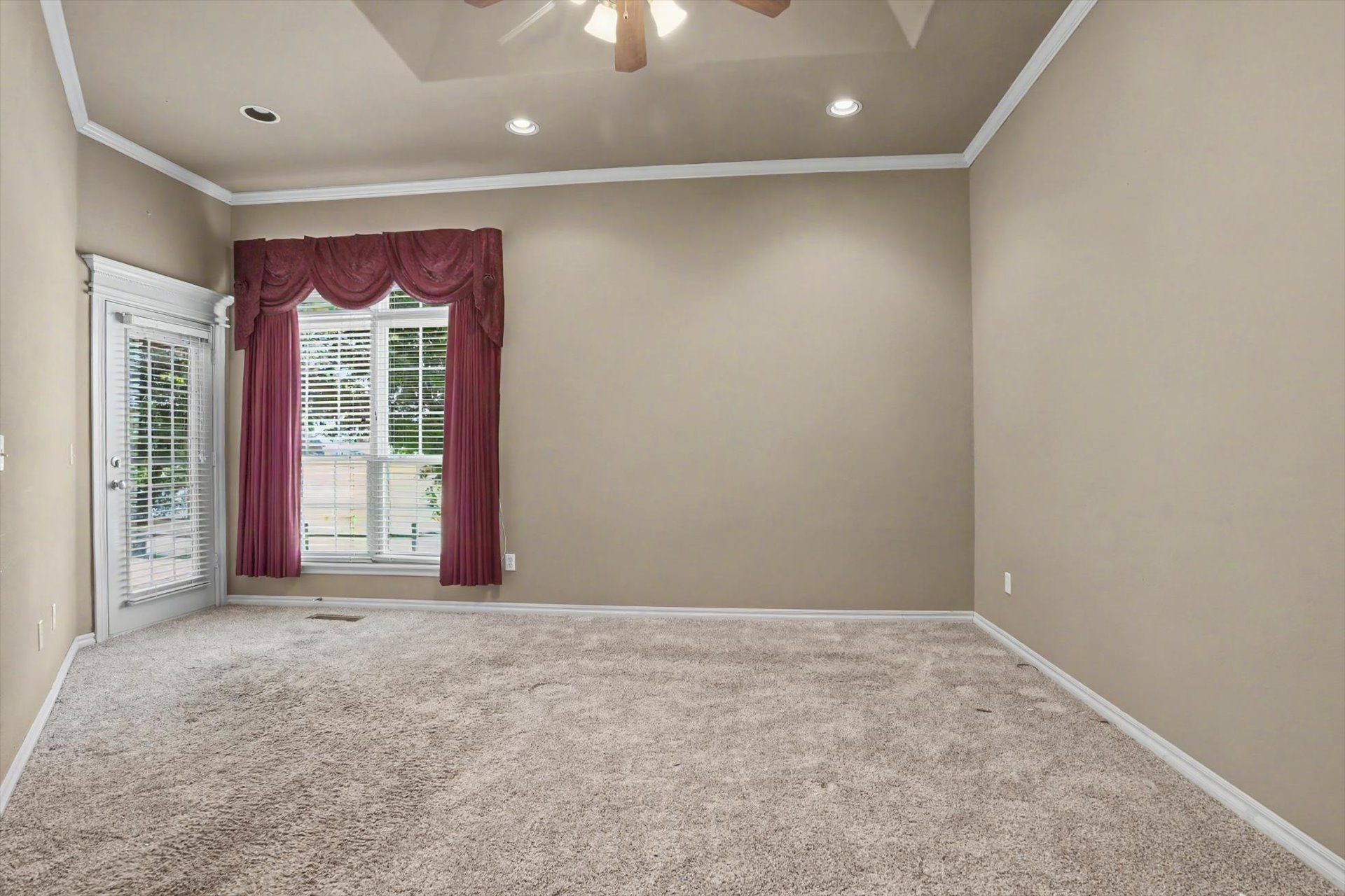 4212 N Oak Avenue Property Photo 11