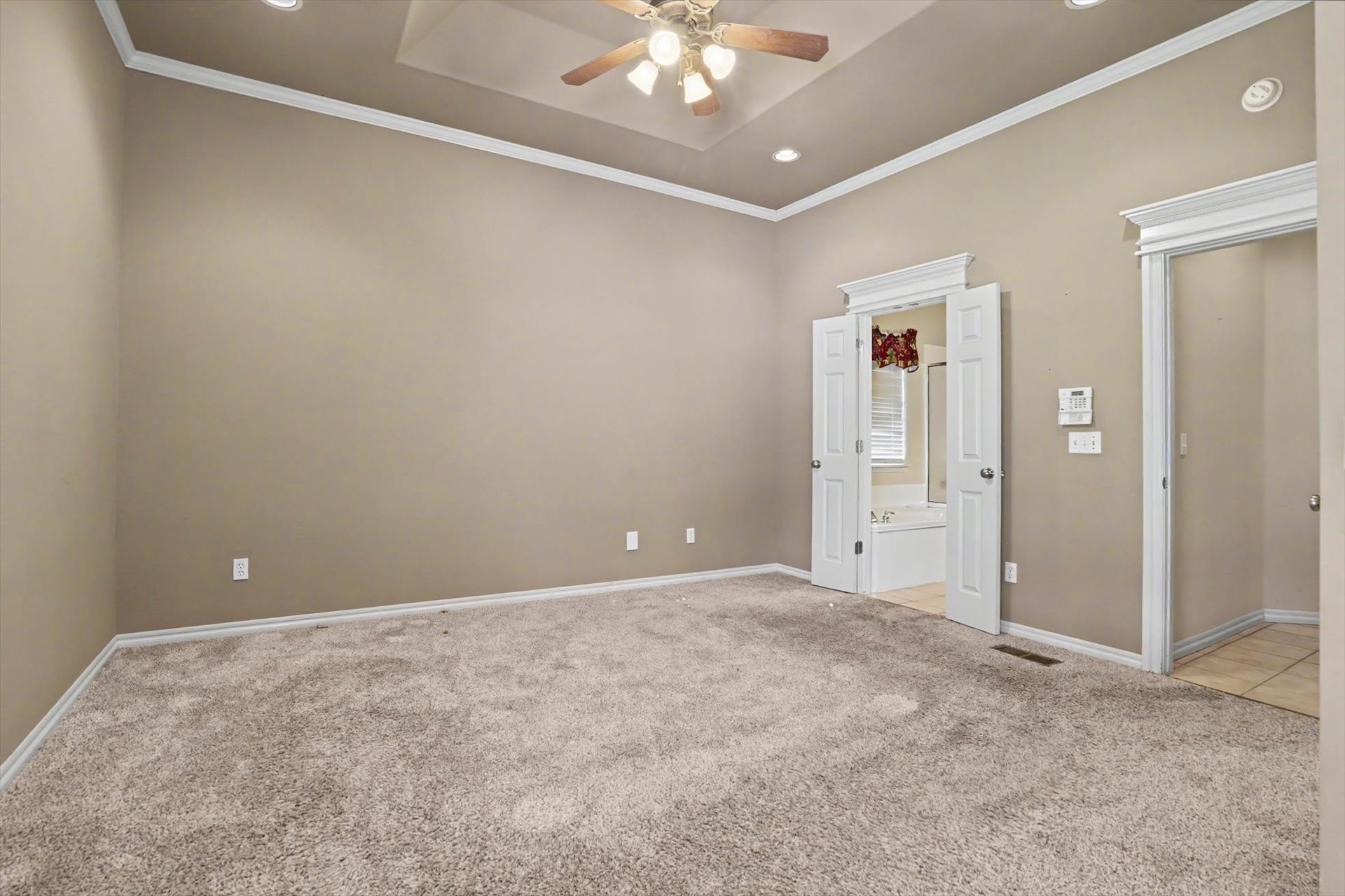 4212 N Oak Avenue Property Photo 12