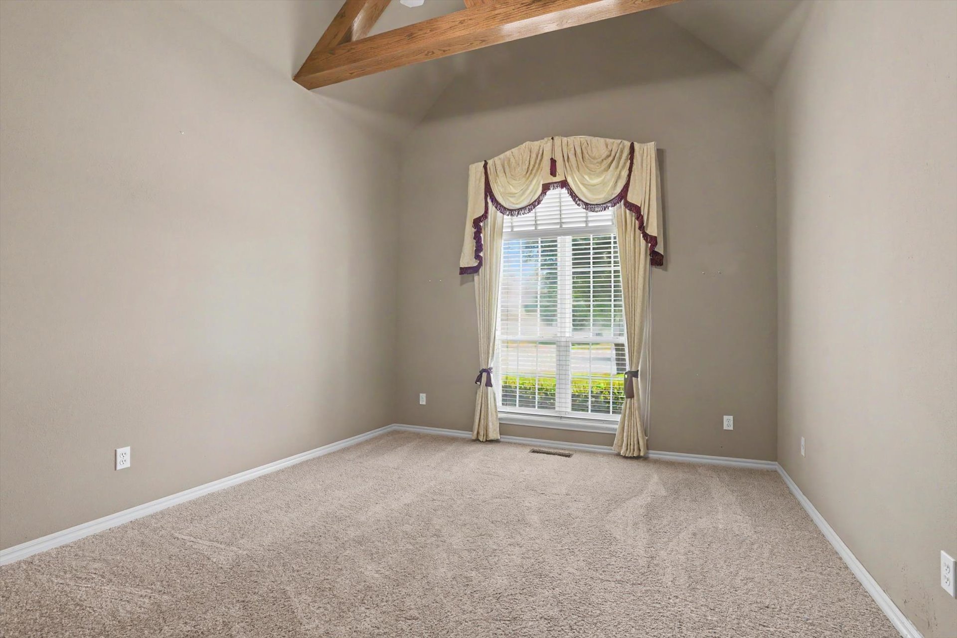 4212 N Oak Avenue Property Photo 15