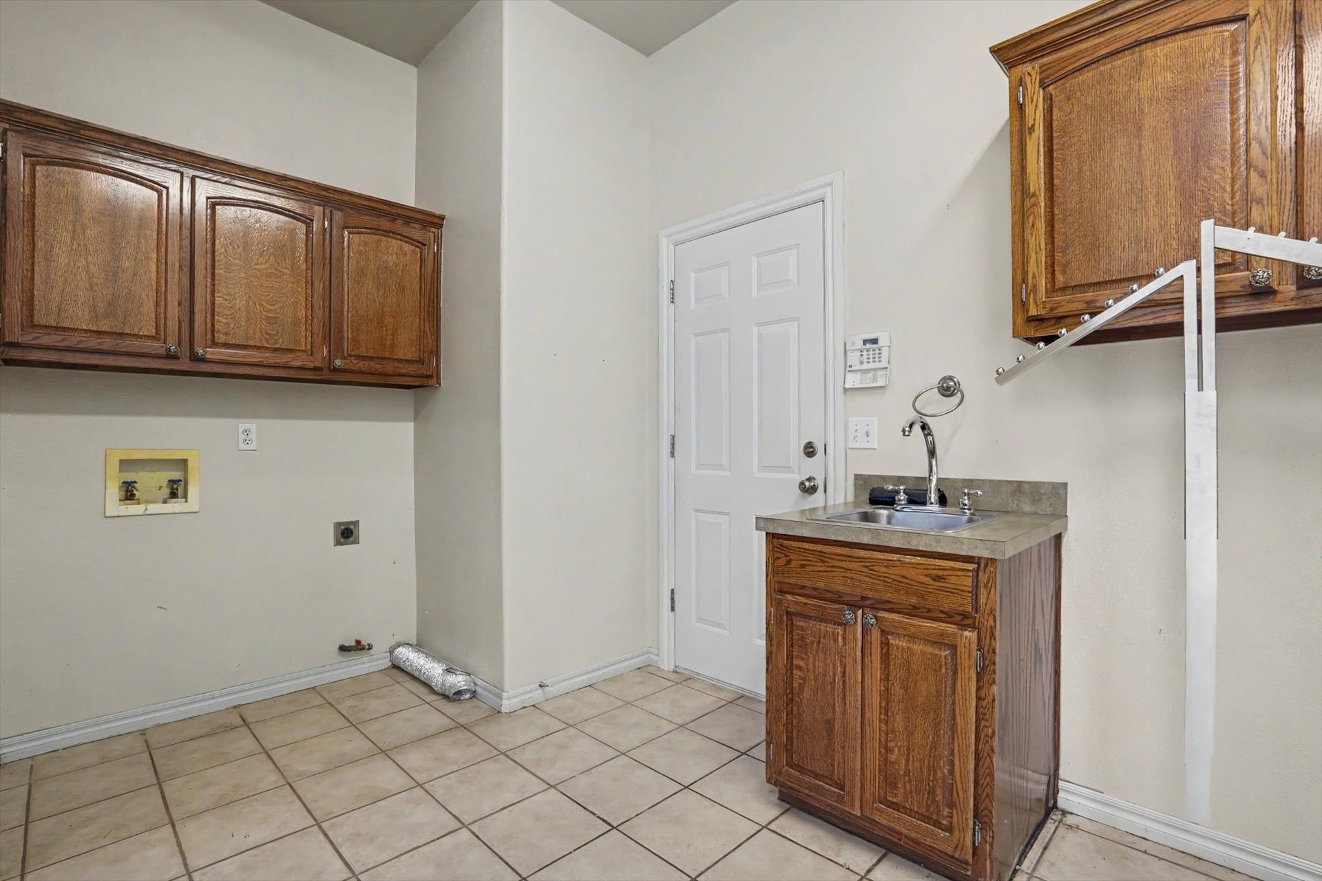4212 N Oak Avenue Property Photo 16