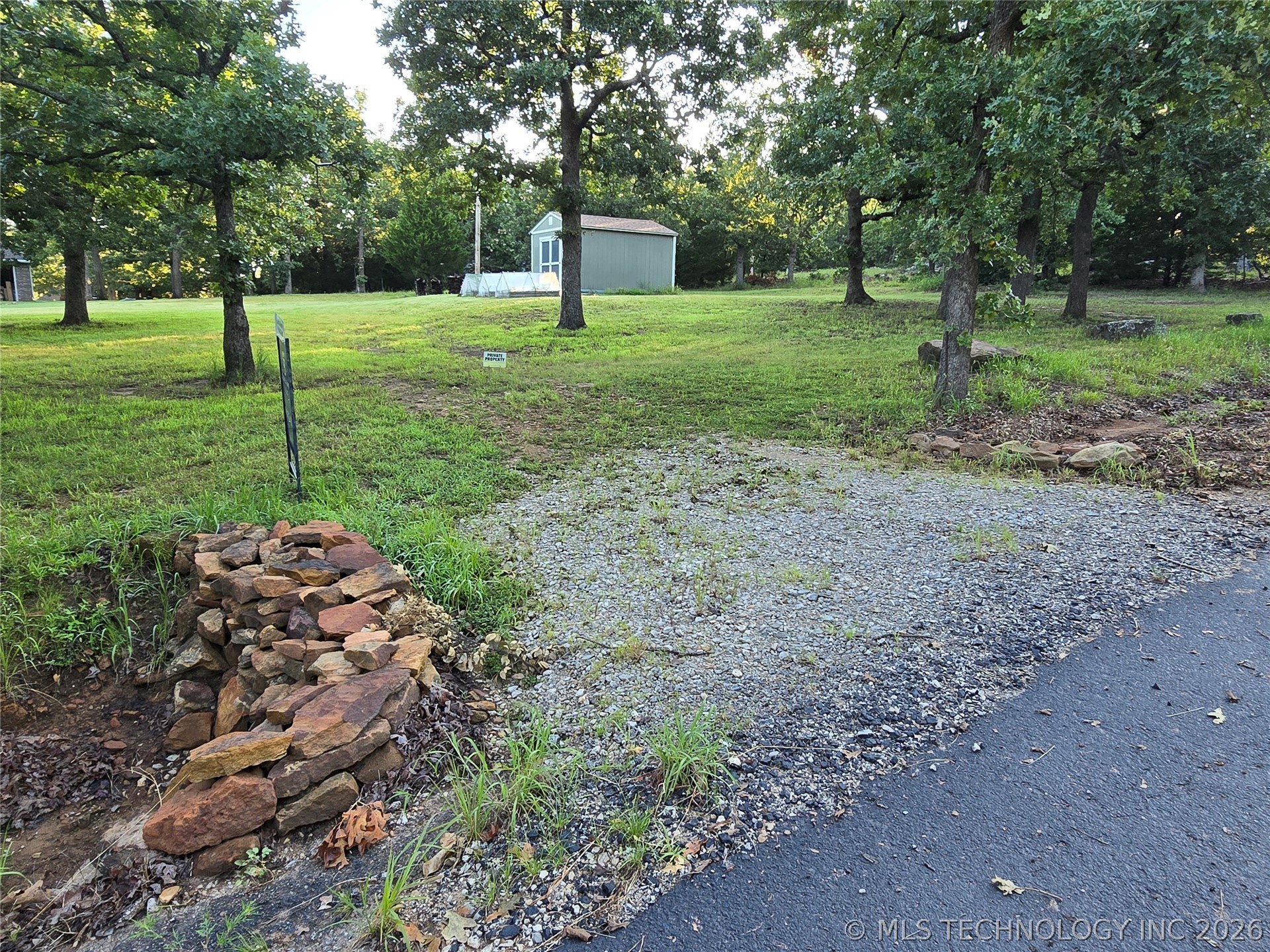 Hickory Drive Property Photo 7
