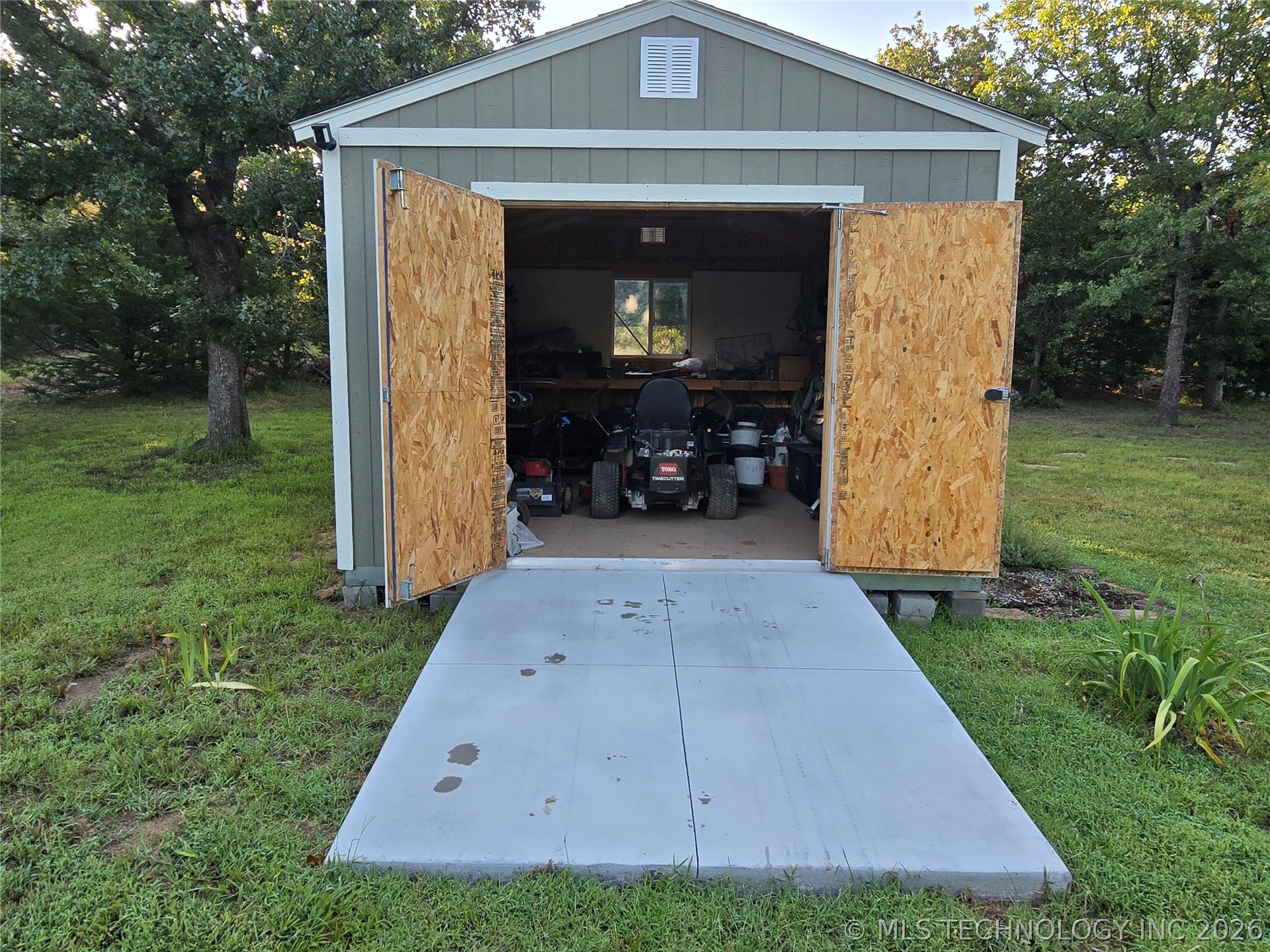 Hickory Drive Property Photo 10