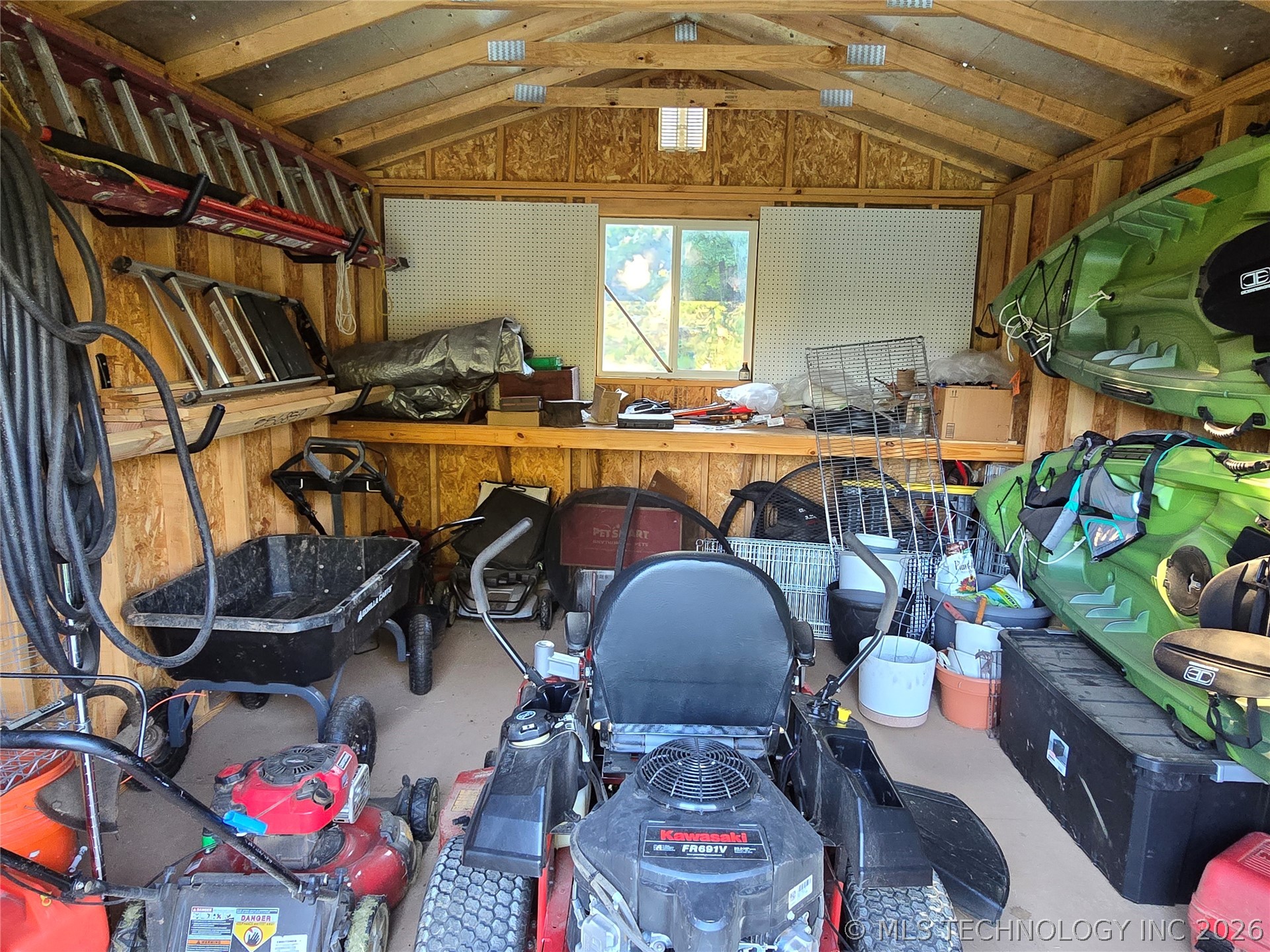 Hickory Drive Property Photo 11