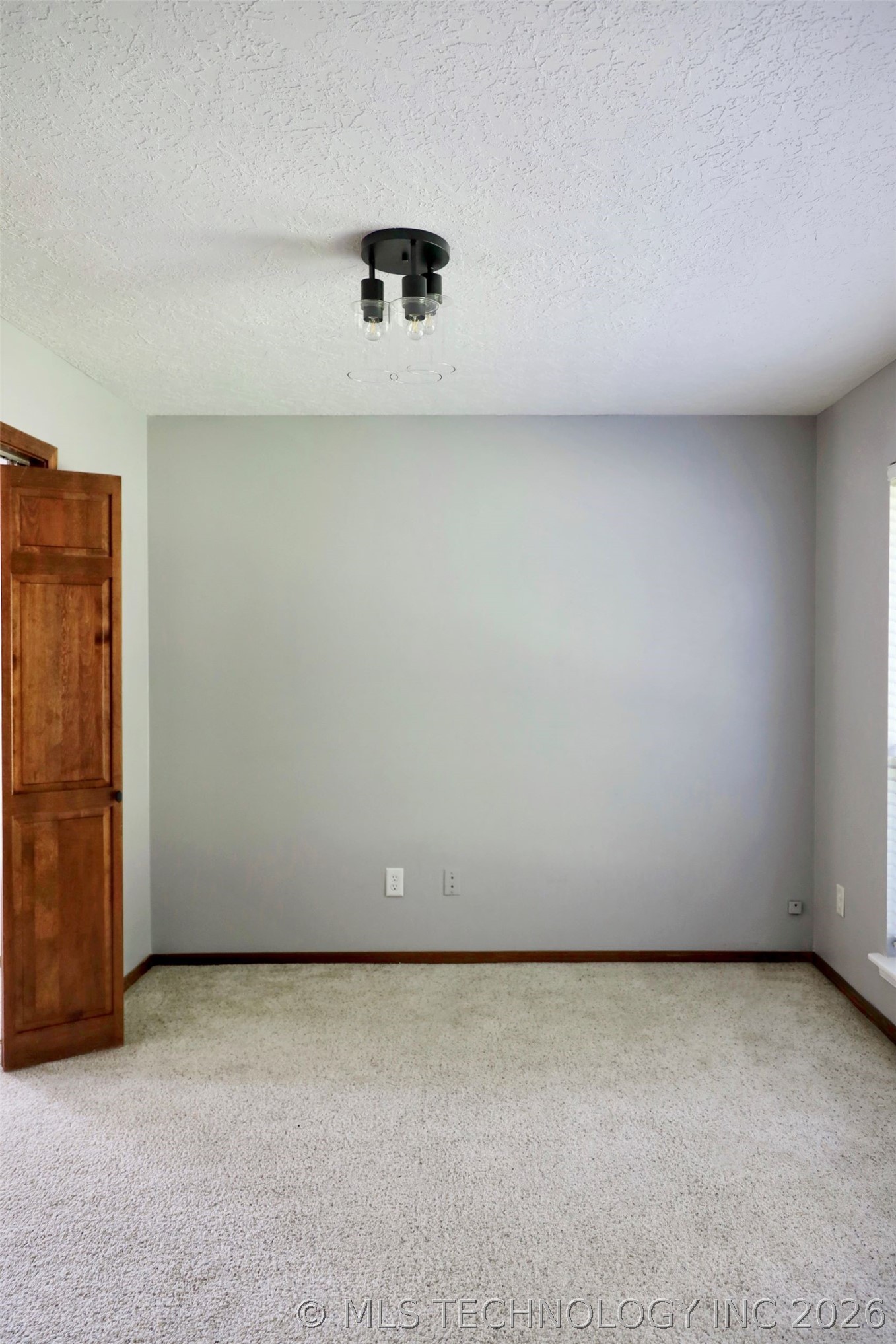 3210 S Chestnut Avenue Property Photo 10