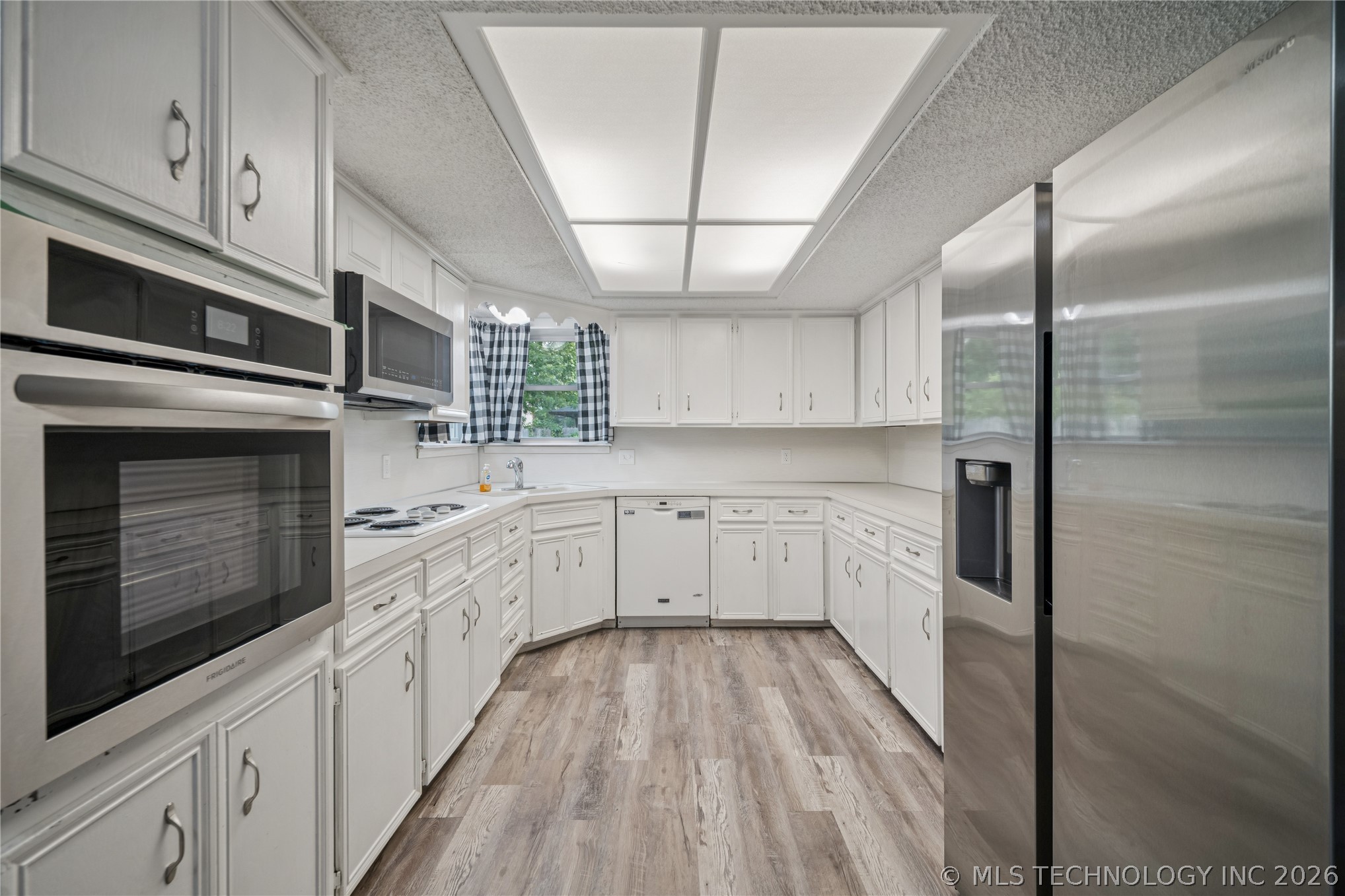 2208 W Louisville Street Property Photo 8