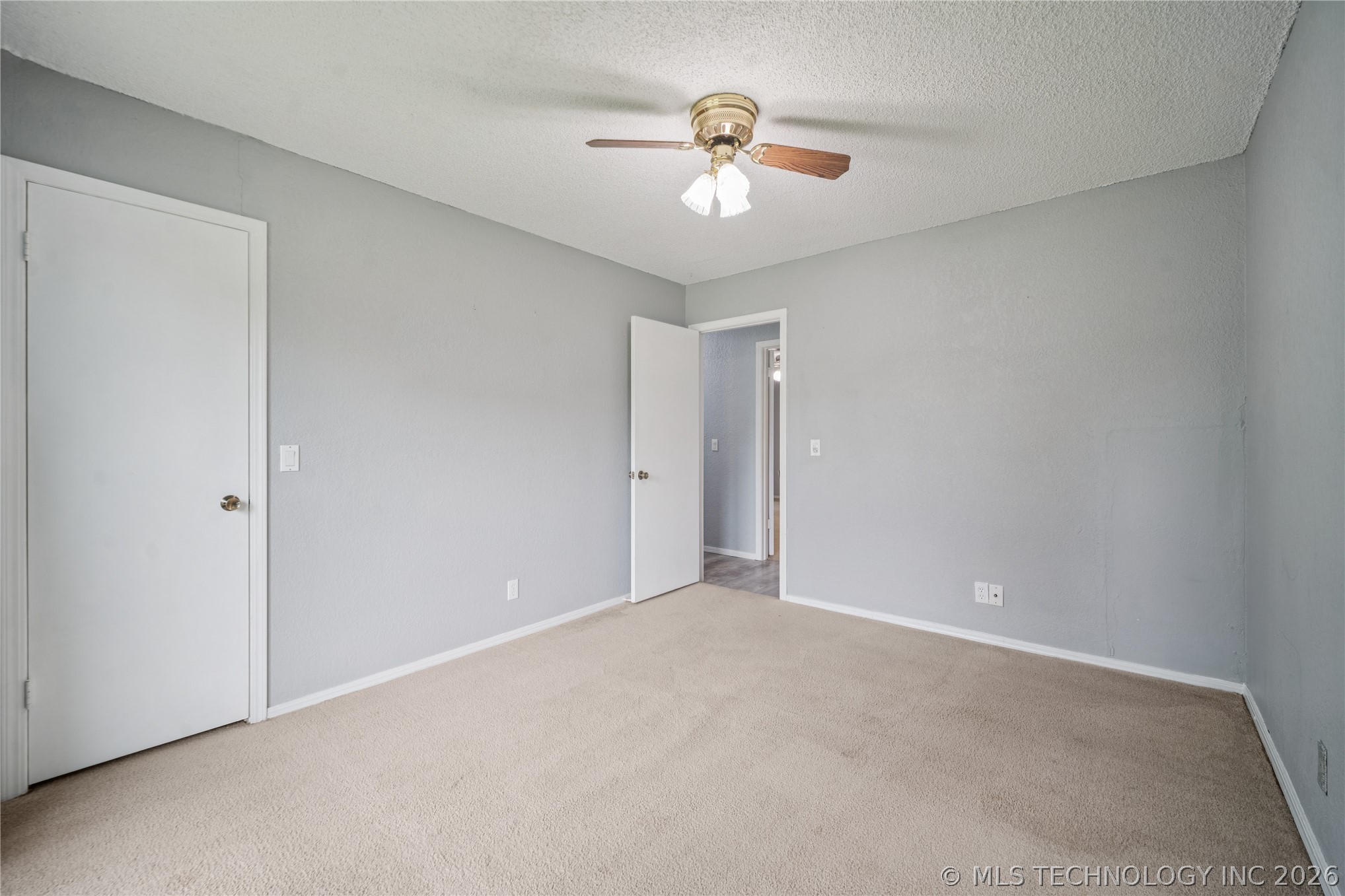 2208 W Louisville Street Property Photo 19
