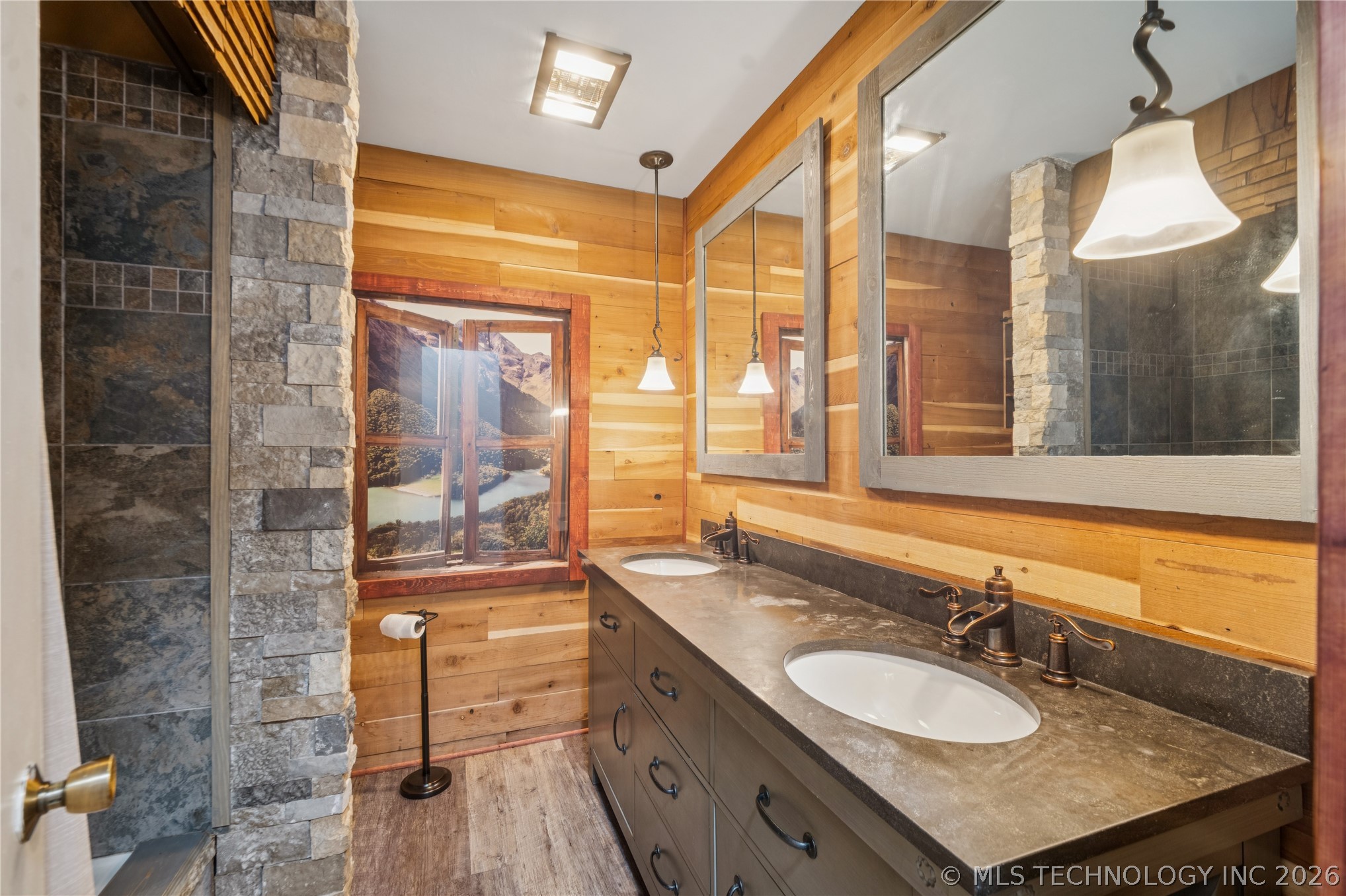 2208 W Louisville Street Property Photo 20