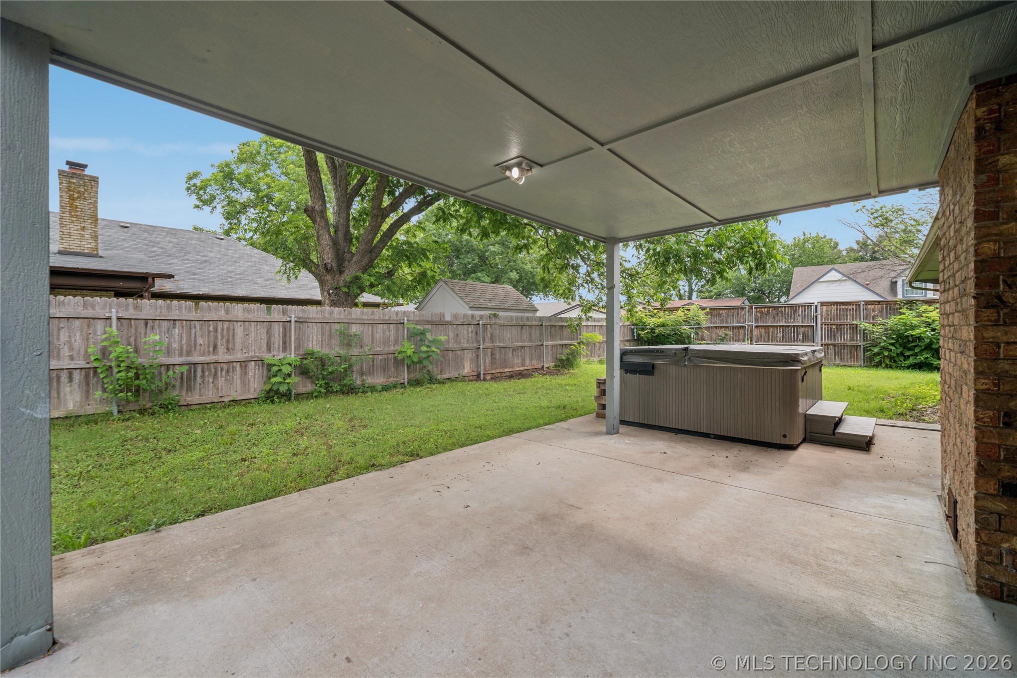 2208 W Louisville Street Property Photo 23