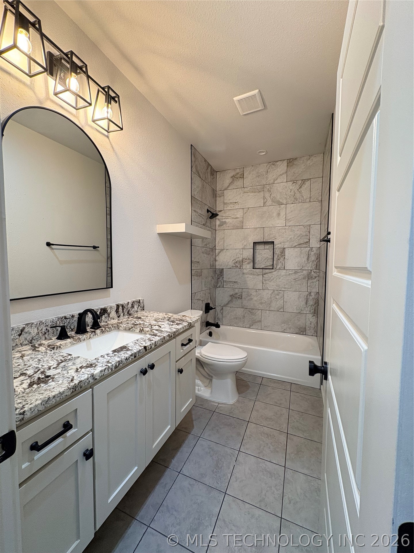 1007 E Young Place Property Photo 11