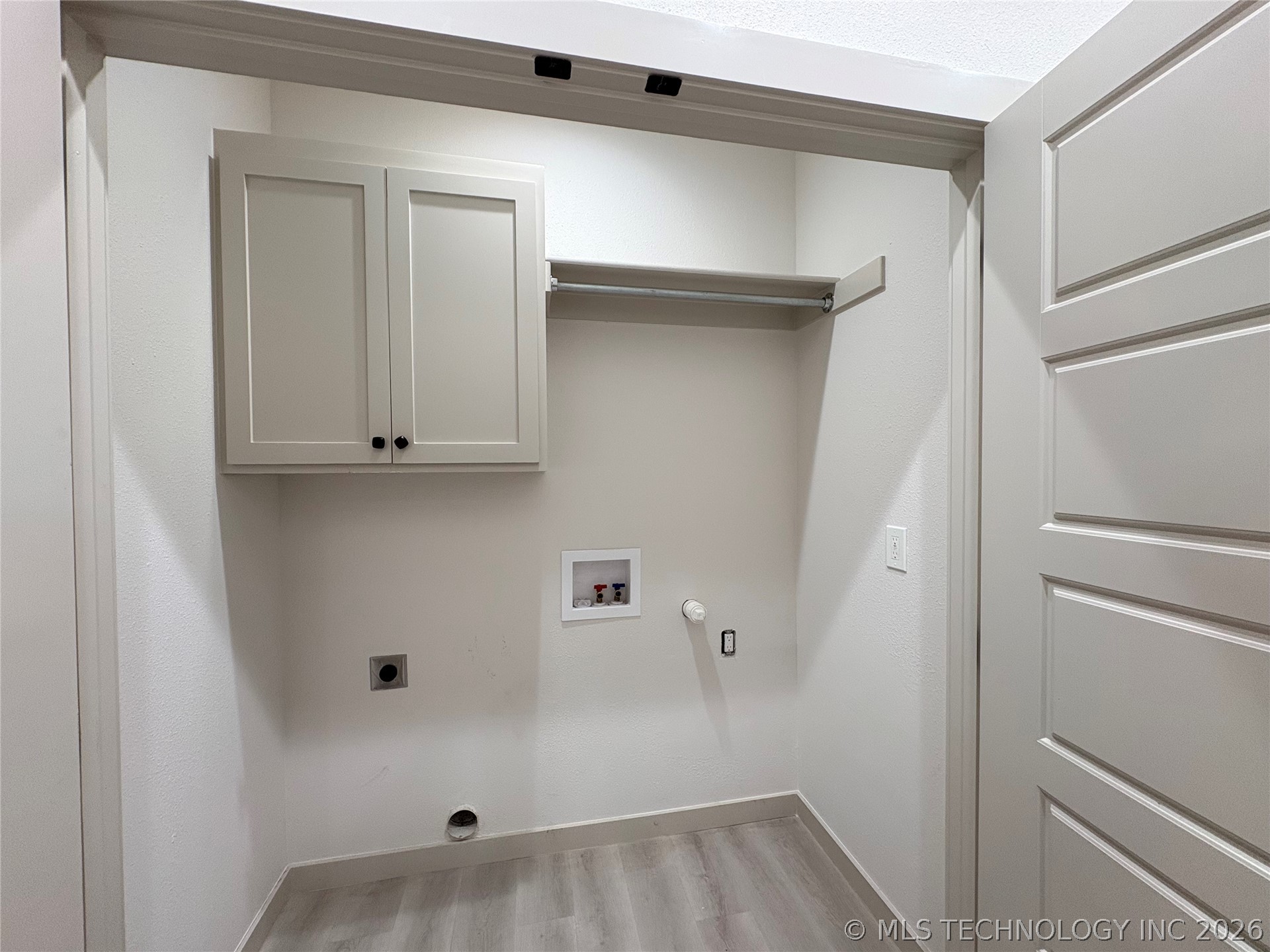 1007 E Young Place Property Photo 12