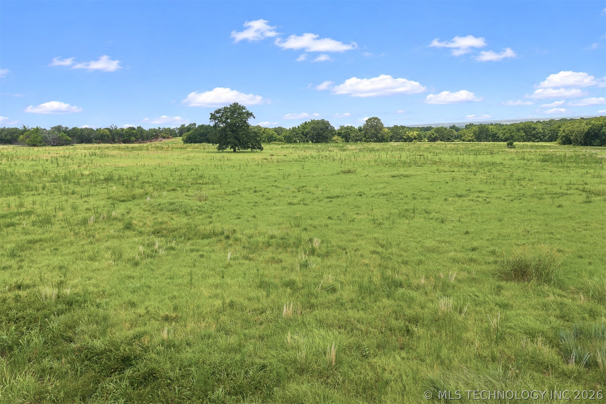 0040 Holiday Road Property Photo 2