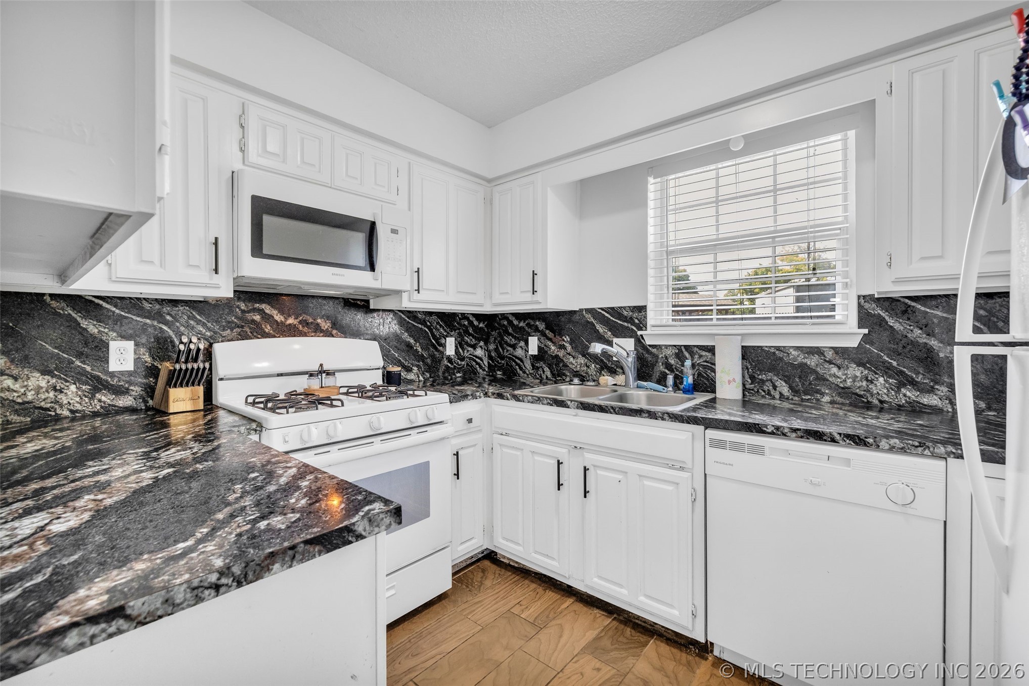 6213 S Yorktown Avenue 47 Property Photo 17
