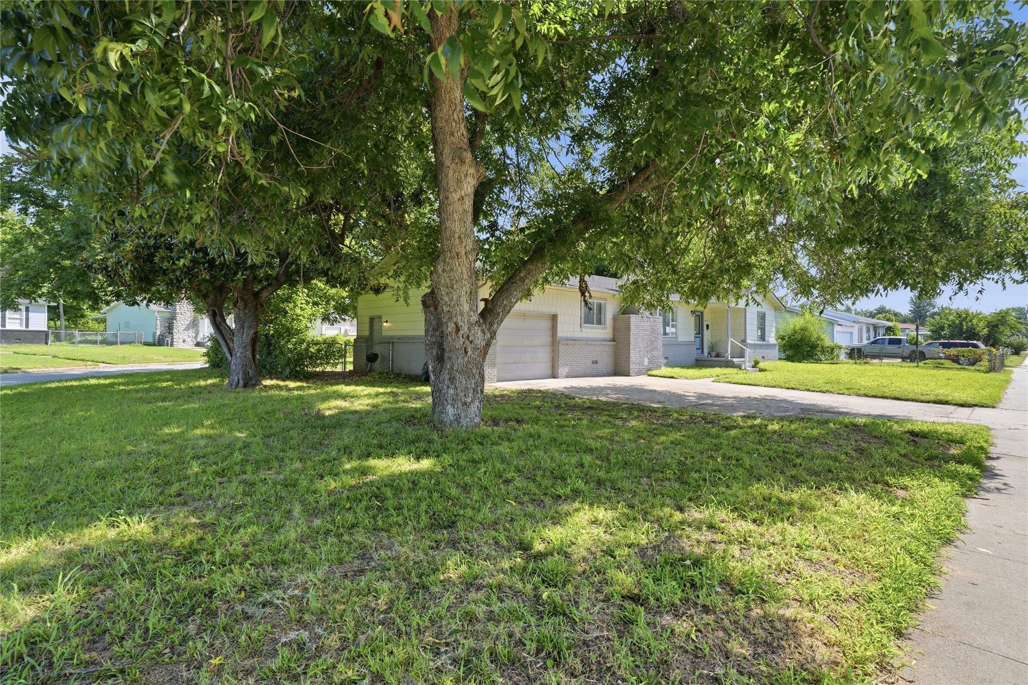 4521 W 3rd Street Property Photo 4
