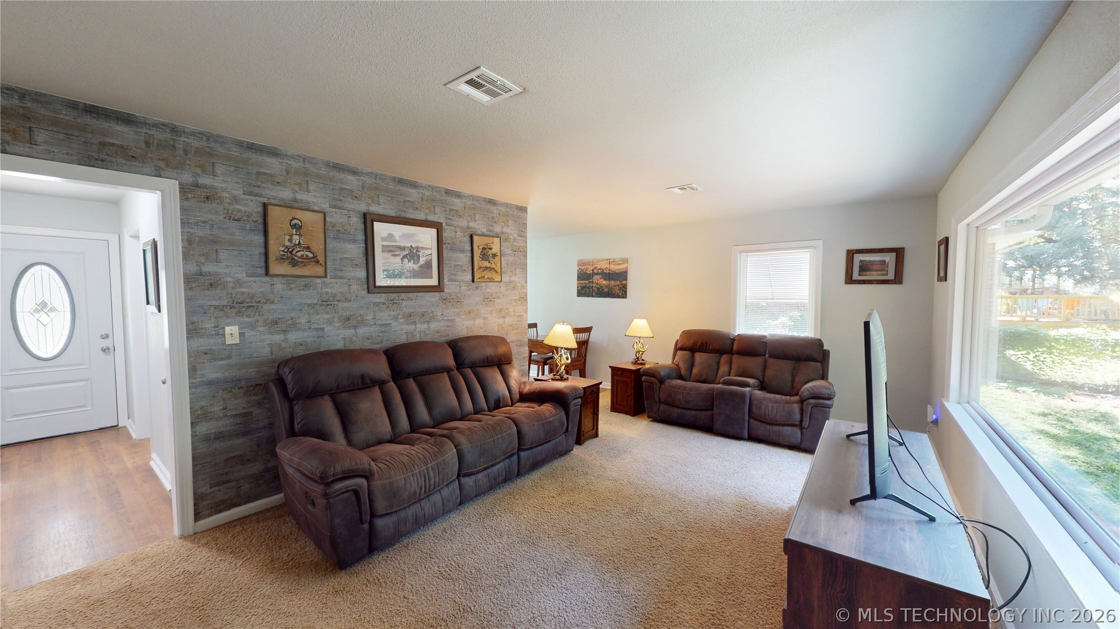 1427 Pine Property Photo 9