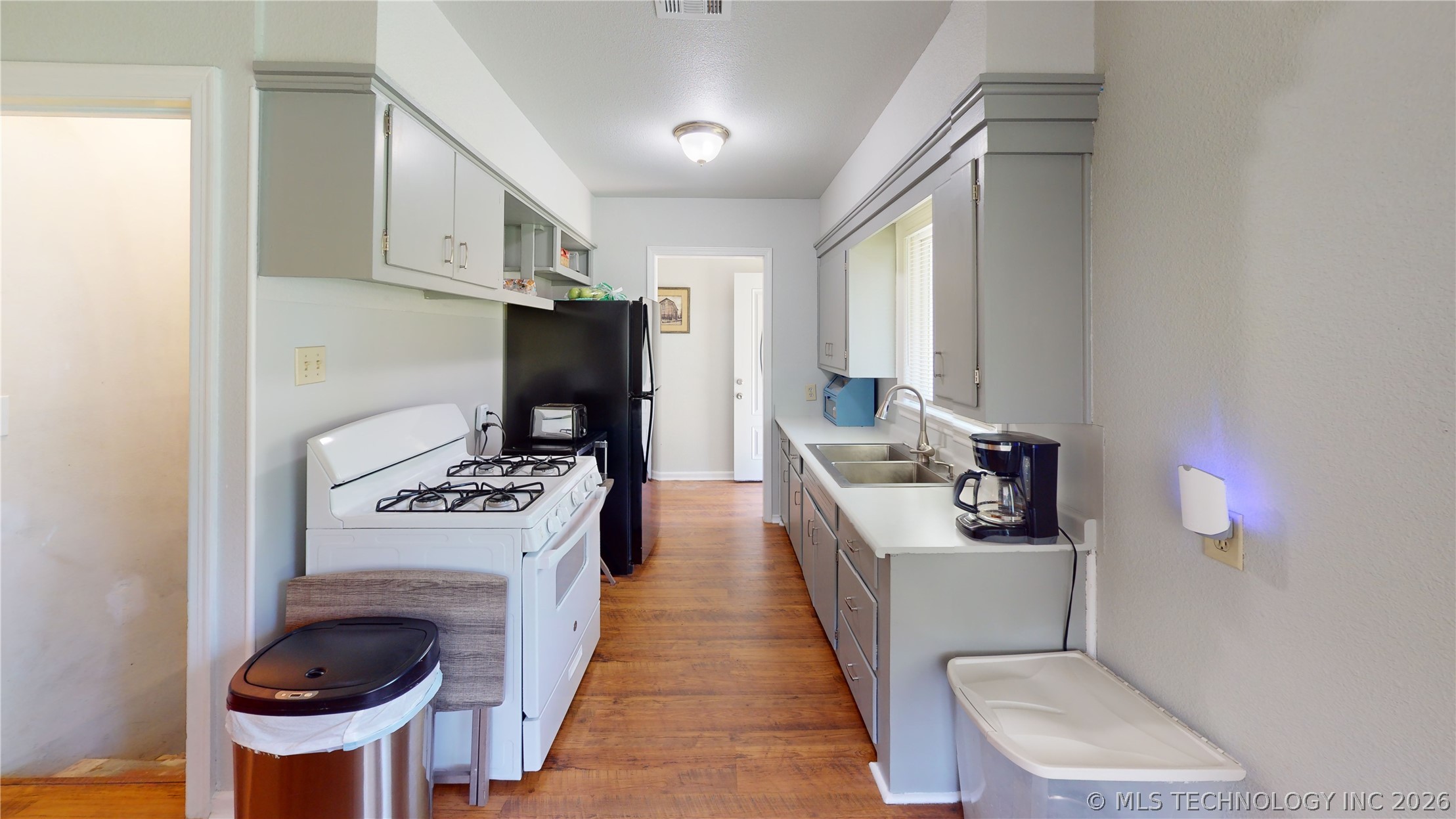 1427 Pine Property Photo 14