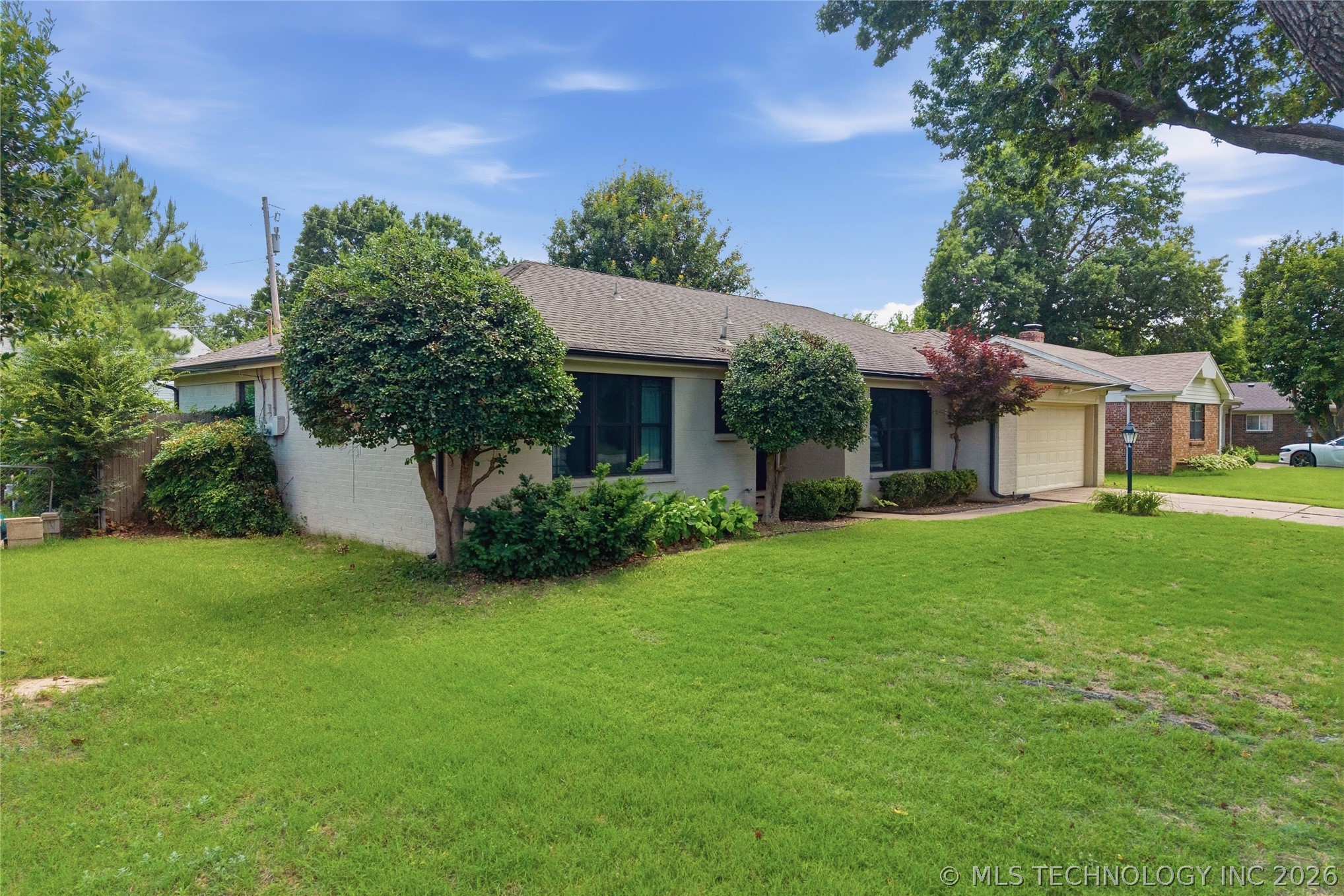1862 E 57th Place Property Photo 3