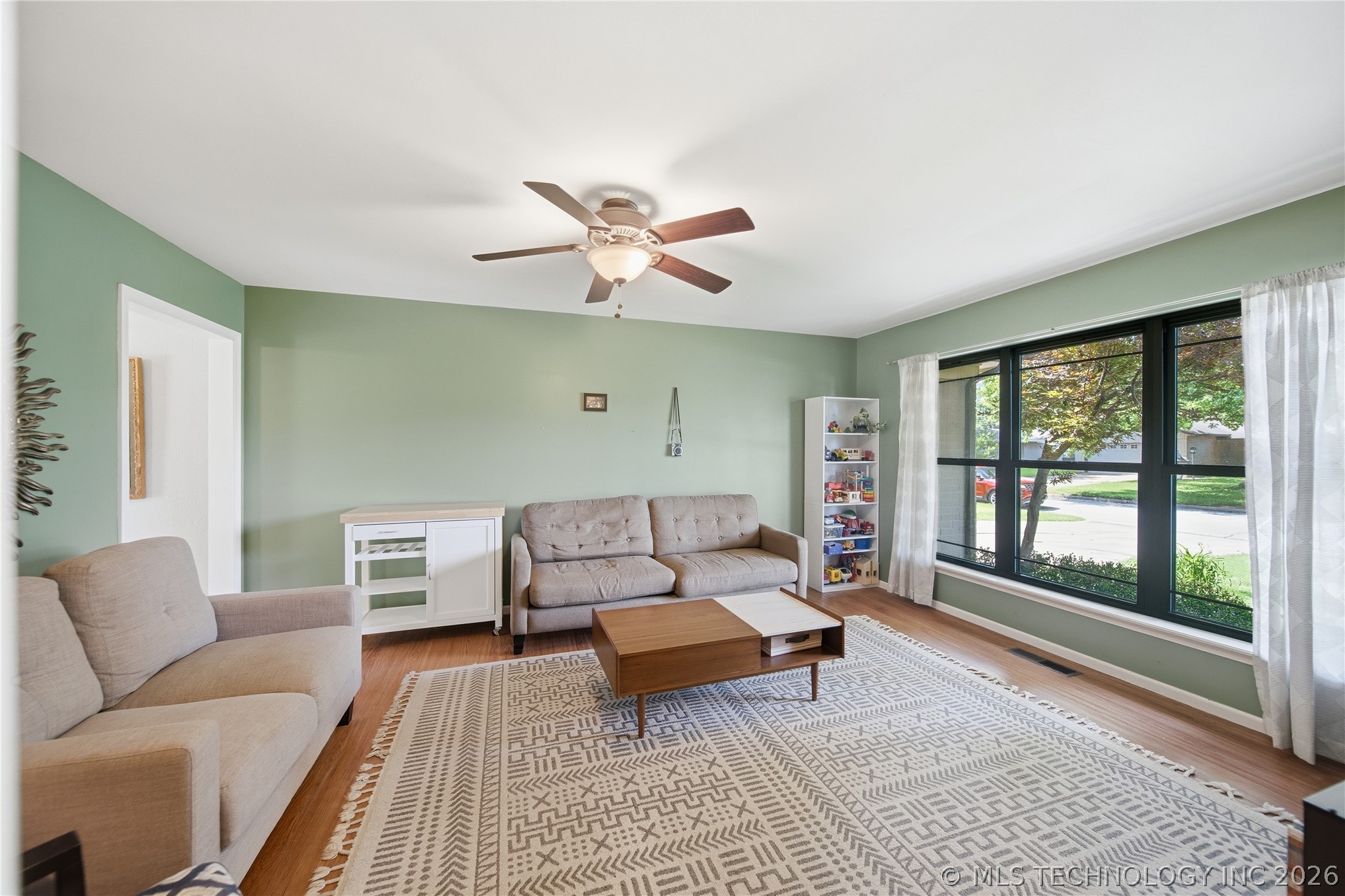 1862 E 57th Place Property Photo 9