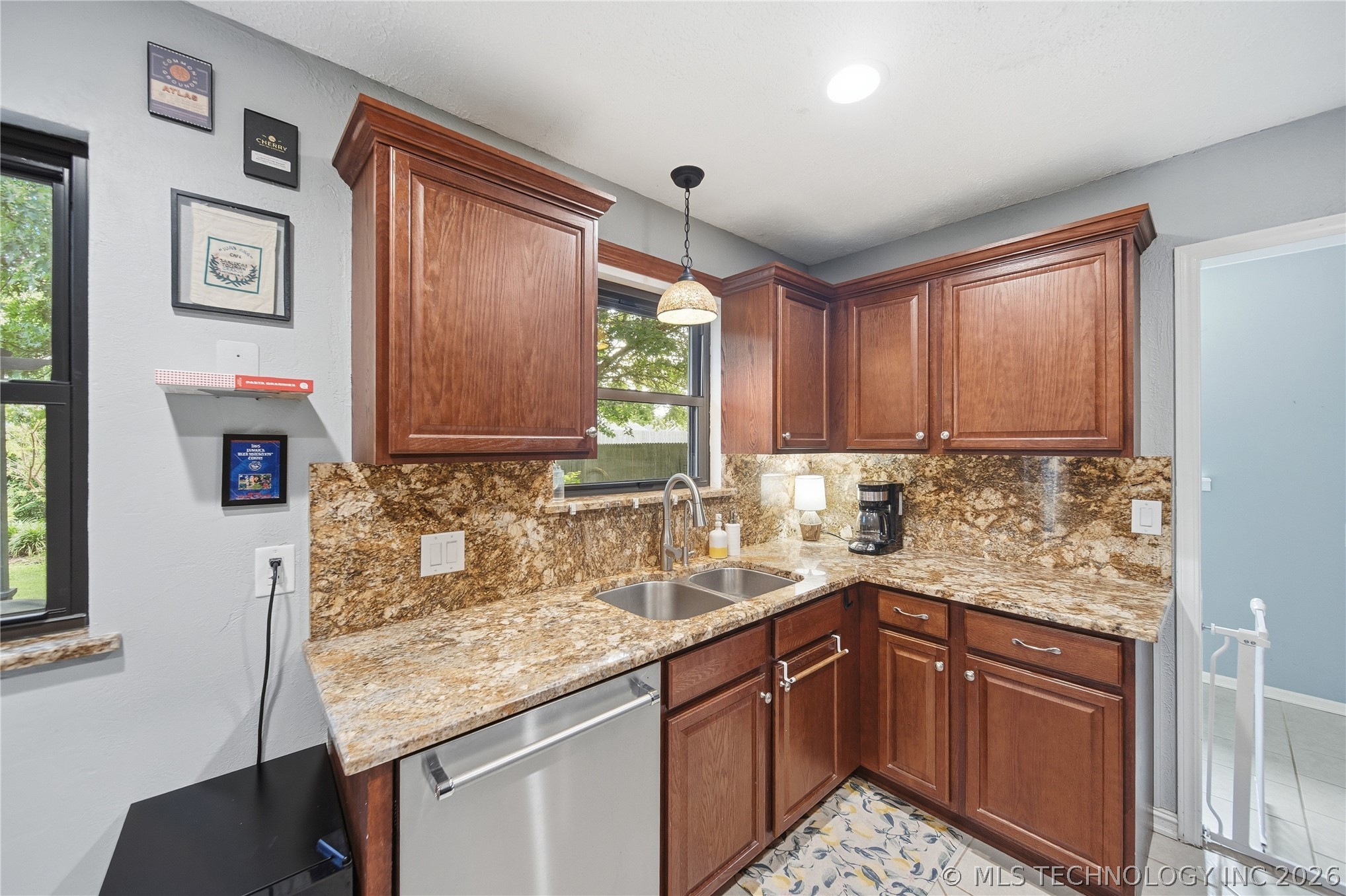 1862 E 57th Place Property Photo 11