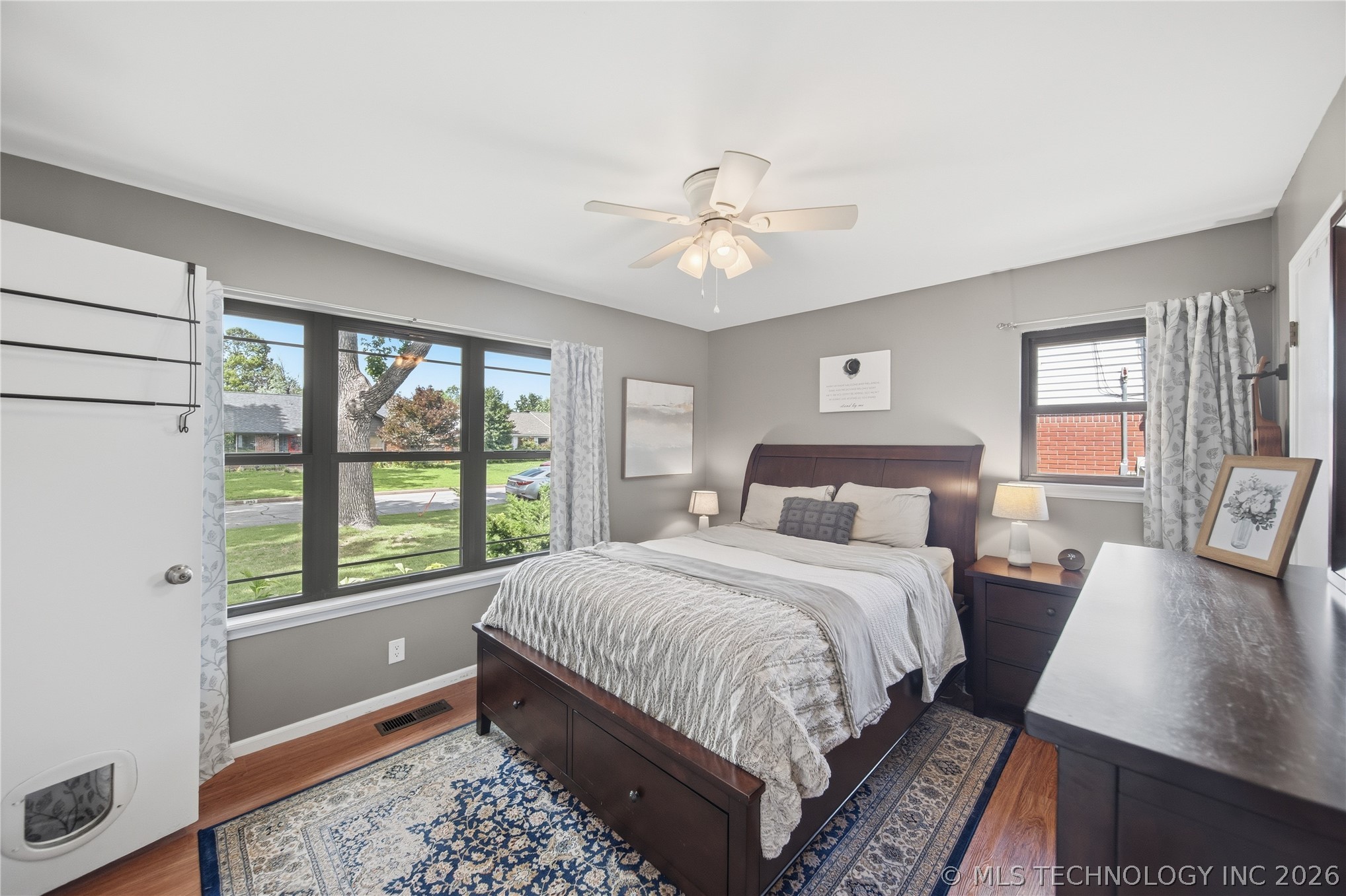 1862 E 57th Place Property Photo 15